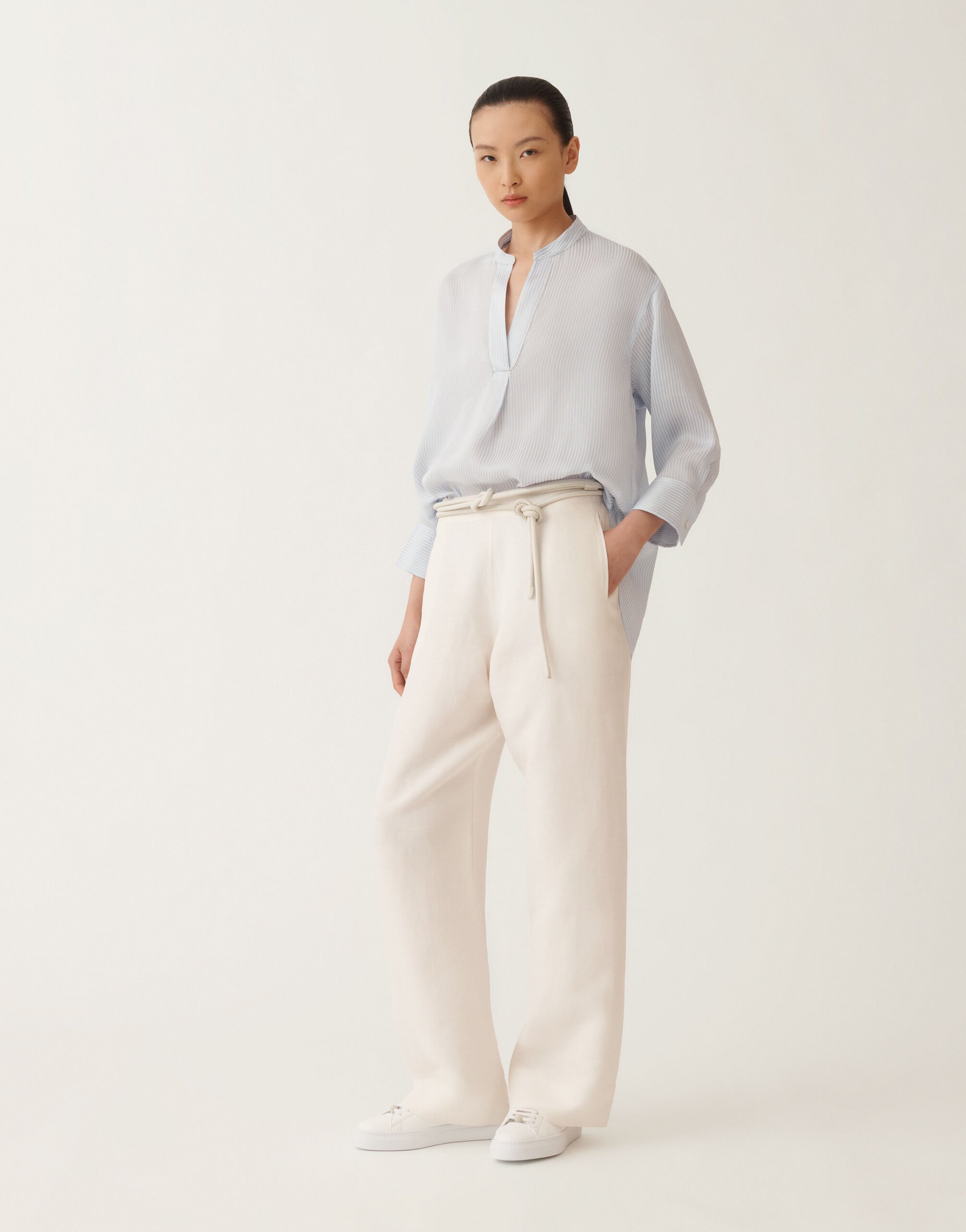 Fabiana Filippi Bluse mit Streifenmuster aus Viskose und Seide, weiß und hellblau HELLBLAU CADC02F351H8950000