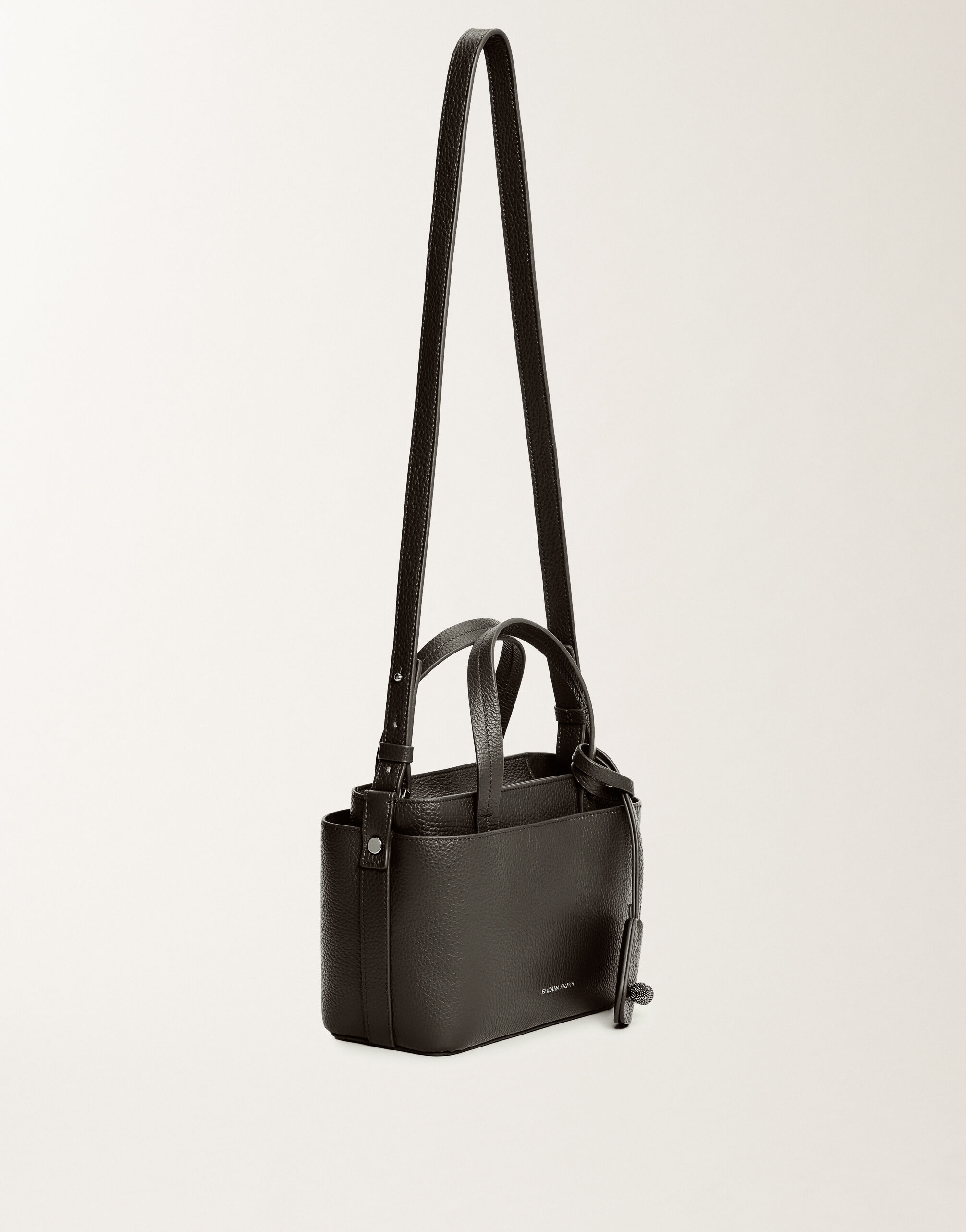 【在庫処分】 FABIANA FILIPPI ショルダー バッグ Medium grained leather handbag, black for Women | Fabiana Filippi®