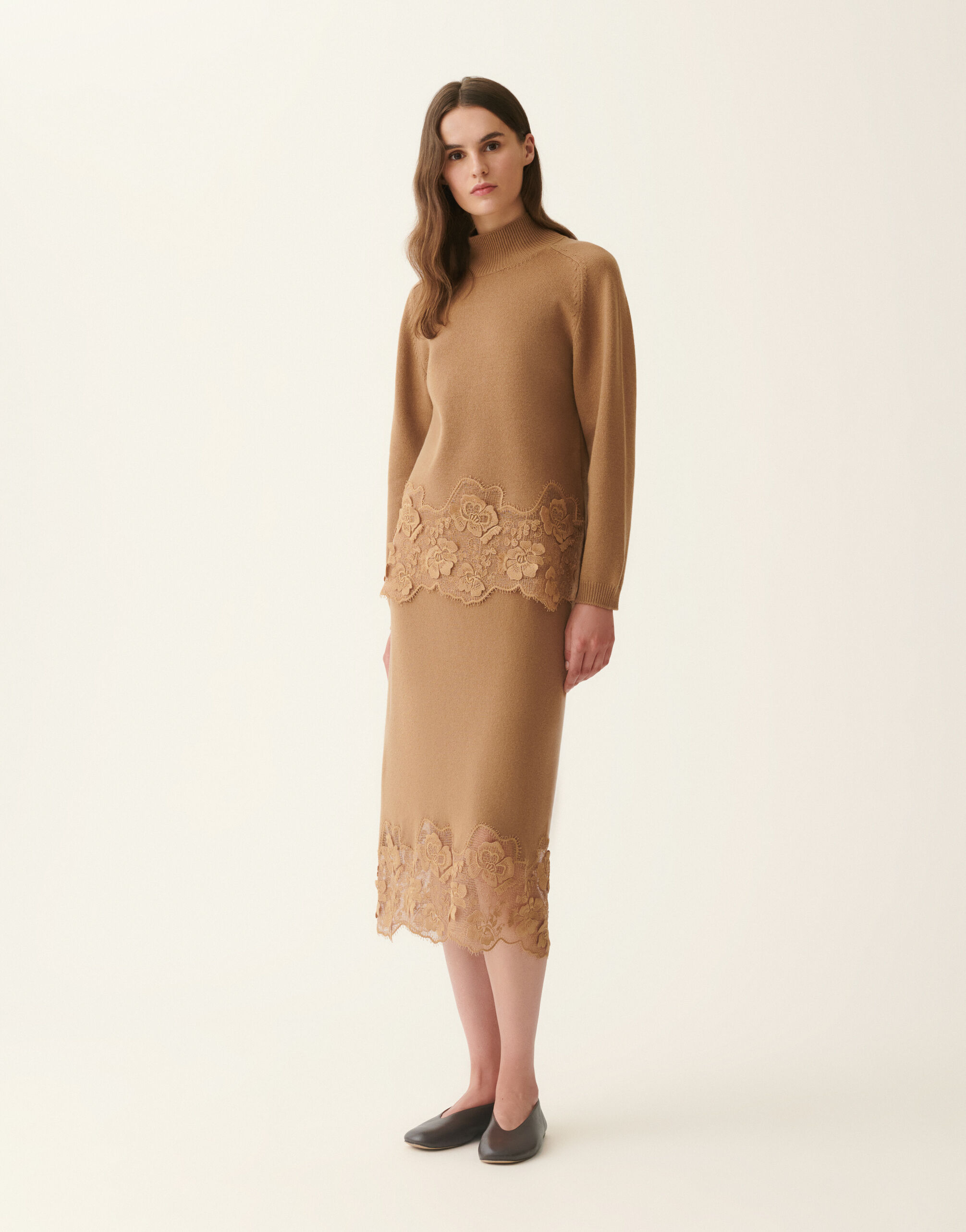 Platinum and lace pencil skirt, rattan Fabiana Filippi Platinum and lace pencil skirt, rattan Rattan GND226F765M4460000