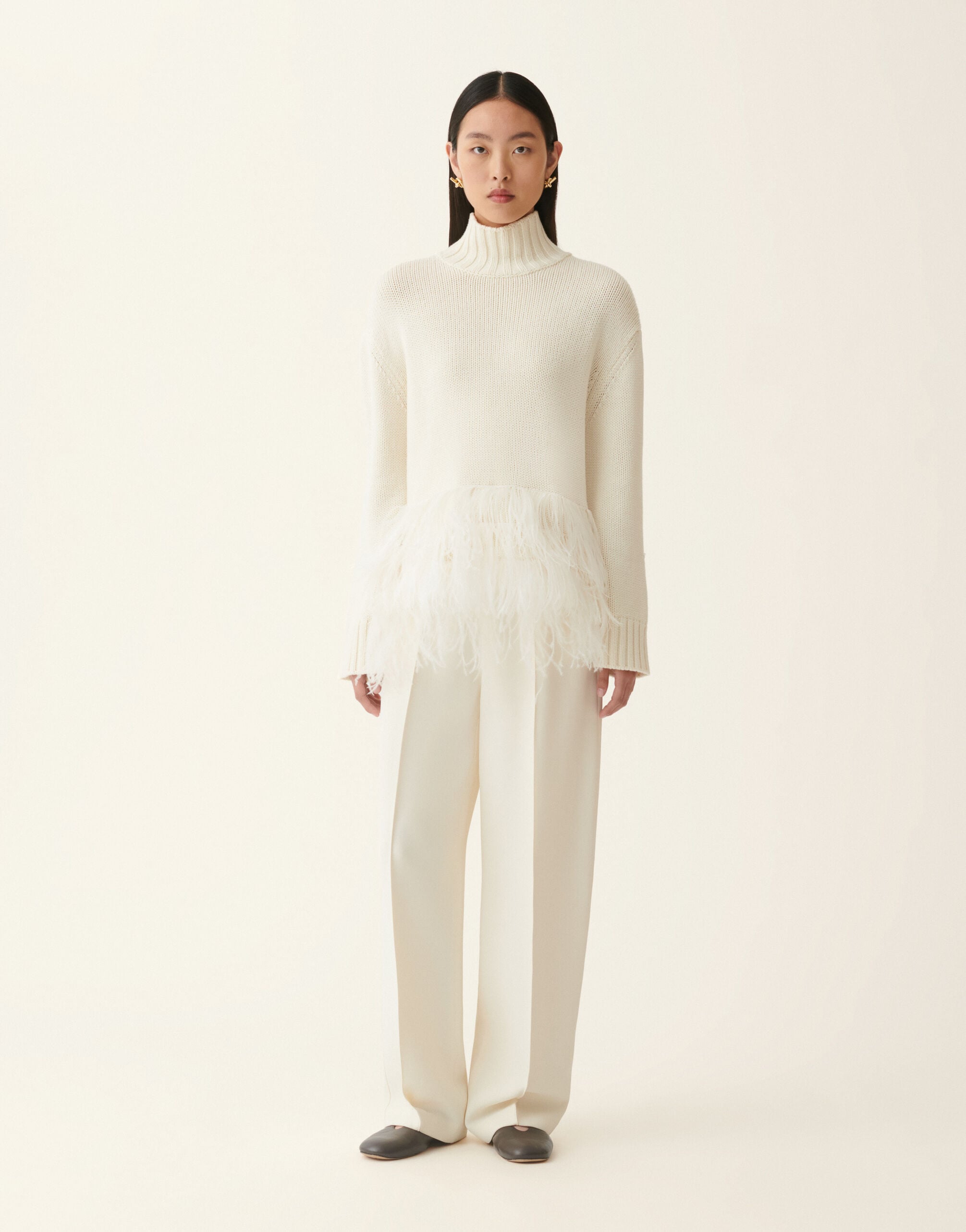 Maglia in Platinum con piume, rafia Fabiana Filippi Maglia in Platinum con piume, rafia RAFIA MAD226F443M4380000