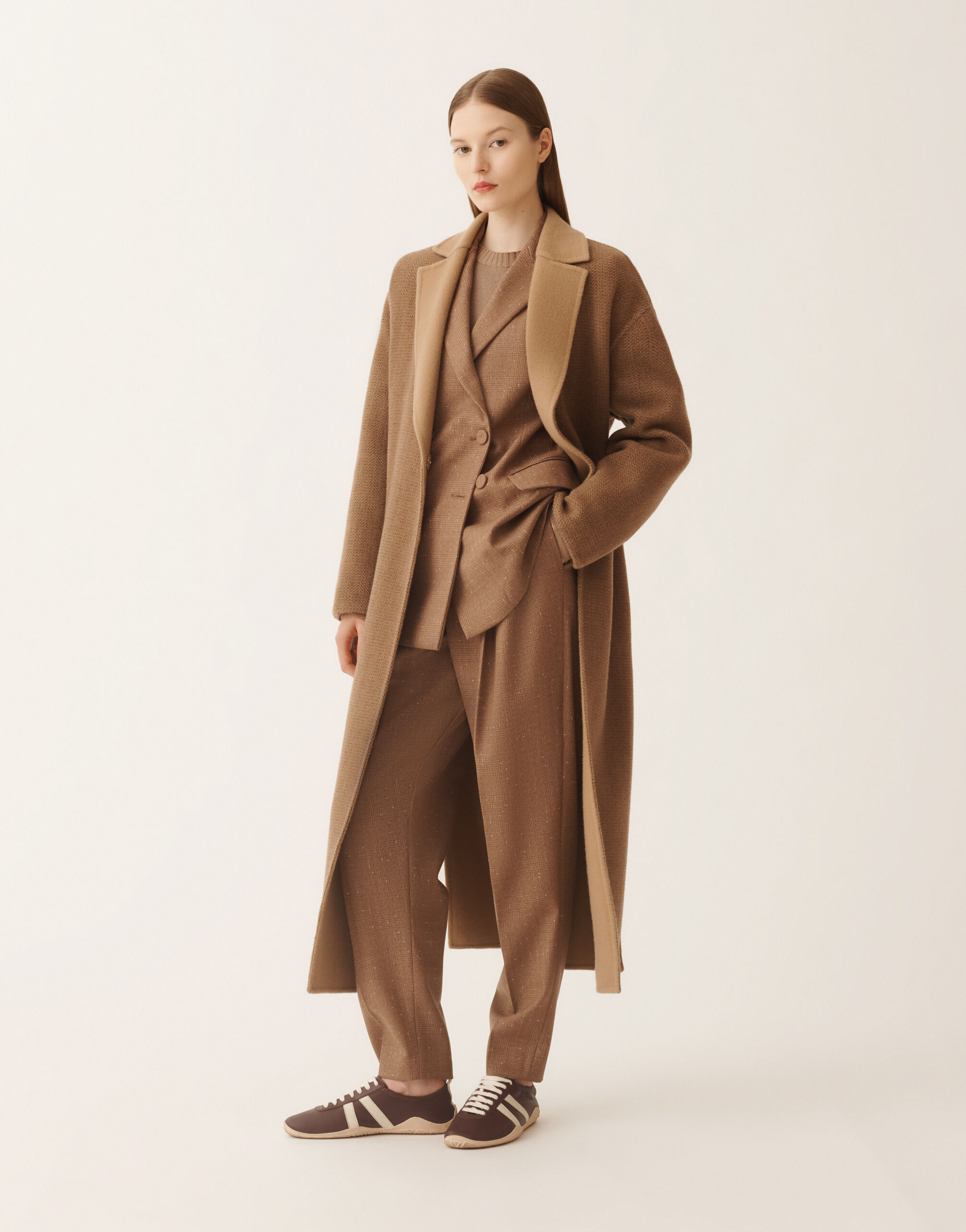 FABIANA FILIPPI キャメルヘアー ニットコート ガウン 42 Coat in soft double chevron, camel and ebony for Women | Fabiana