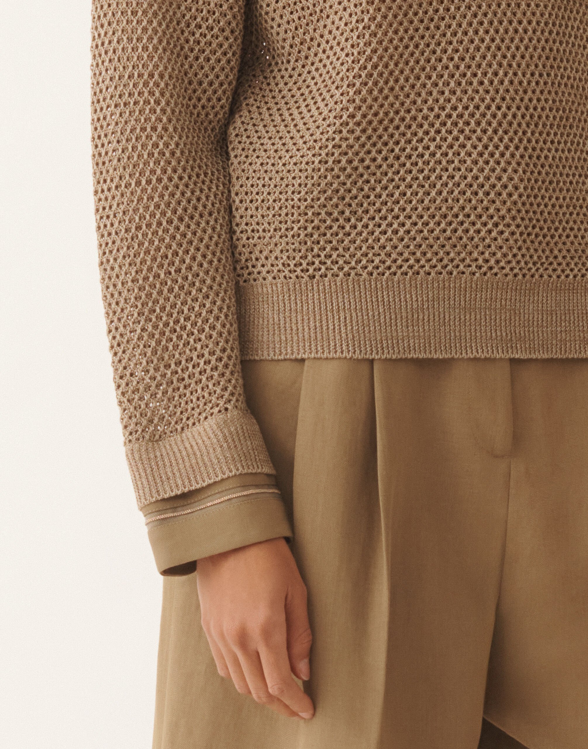 Pull en coton biologique avec viscose lumineuse, taupe Fabiana Filippi Pull en coton biologique avec viscose lumineuse, taupe BOUE MAD276F481M1560000