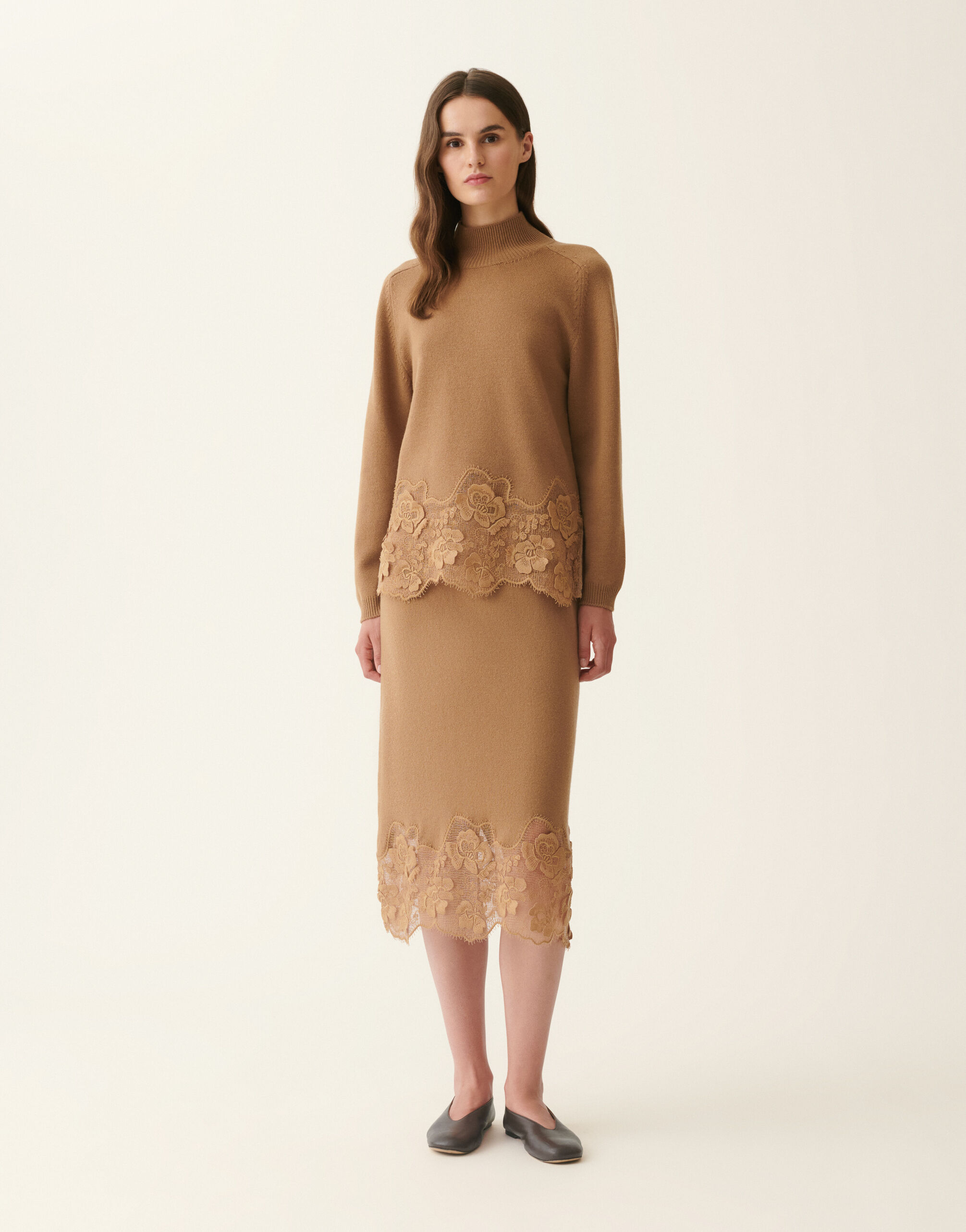 Platinum sweater with lace hem, rattan Fabiana Filippi Platinum sweater with lace hem, rattan Rattan MAD226F495M4460000