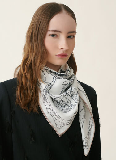 Foulard en twill de soie, blanc, bleu nuit et cachà Fabiana Filippi Foulard en twill de soie, blanc, bleu nuit et cachà Blanc, bleu nuit et cachà SAD216A876M5030000
