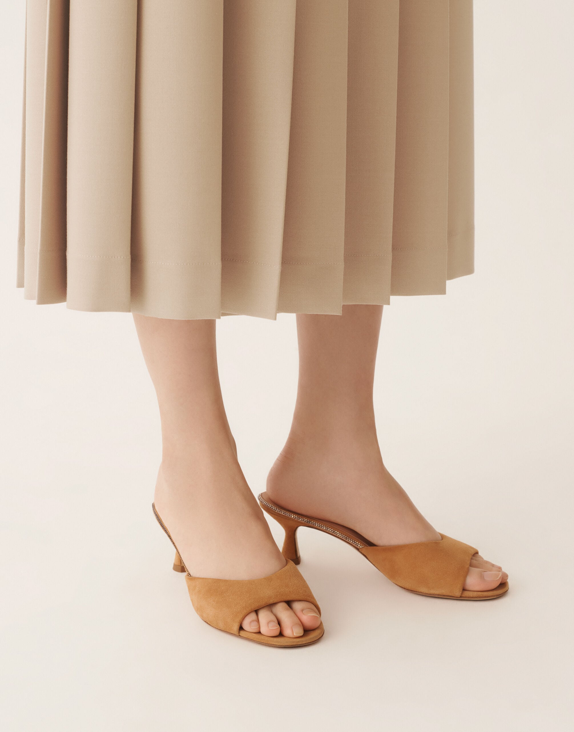 【ぴっぴページ】 レディースSuede mules, leather シューズ | Fabiana Filippi