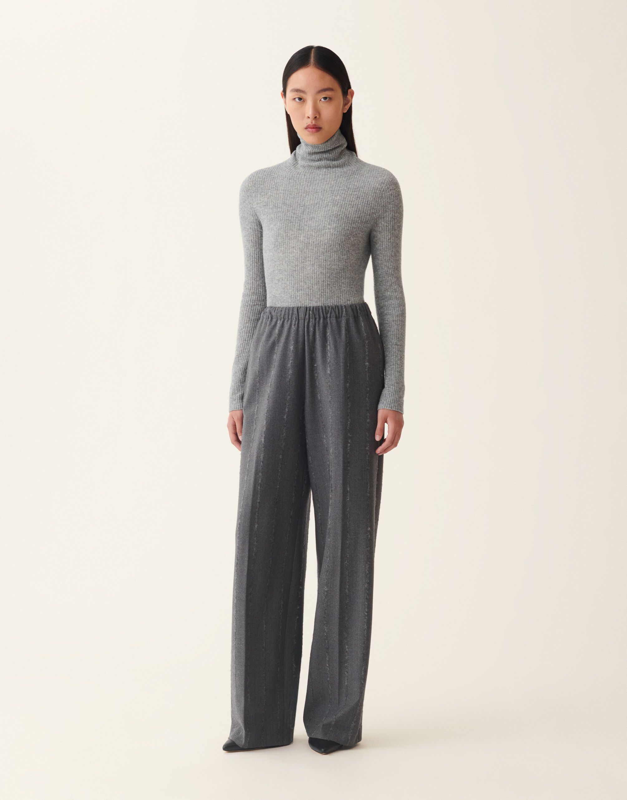 Pinstripe flannel trousers, charcoal Fabiana Filippi Pinstripe flannel trousers, charcoal Charcoal PAD226F456M4130000
