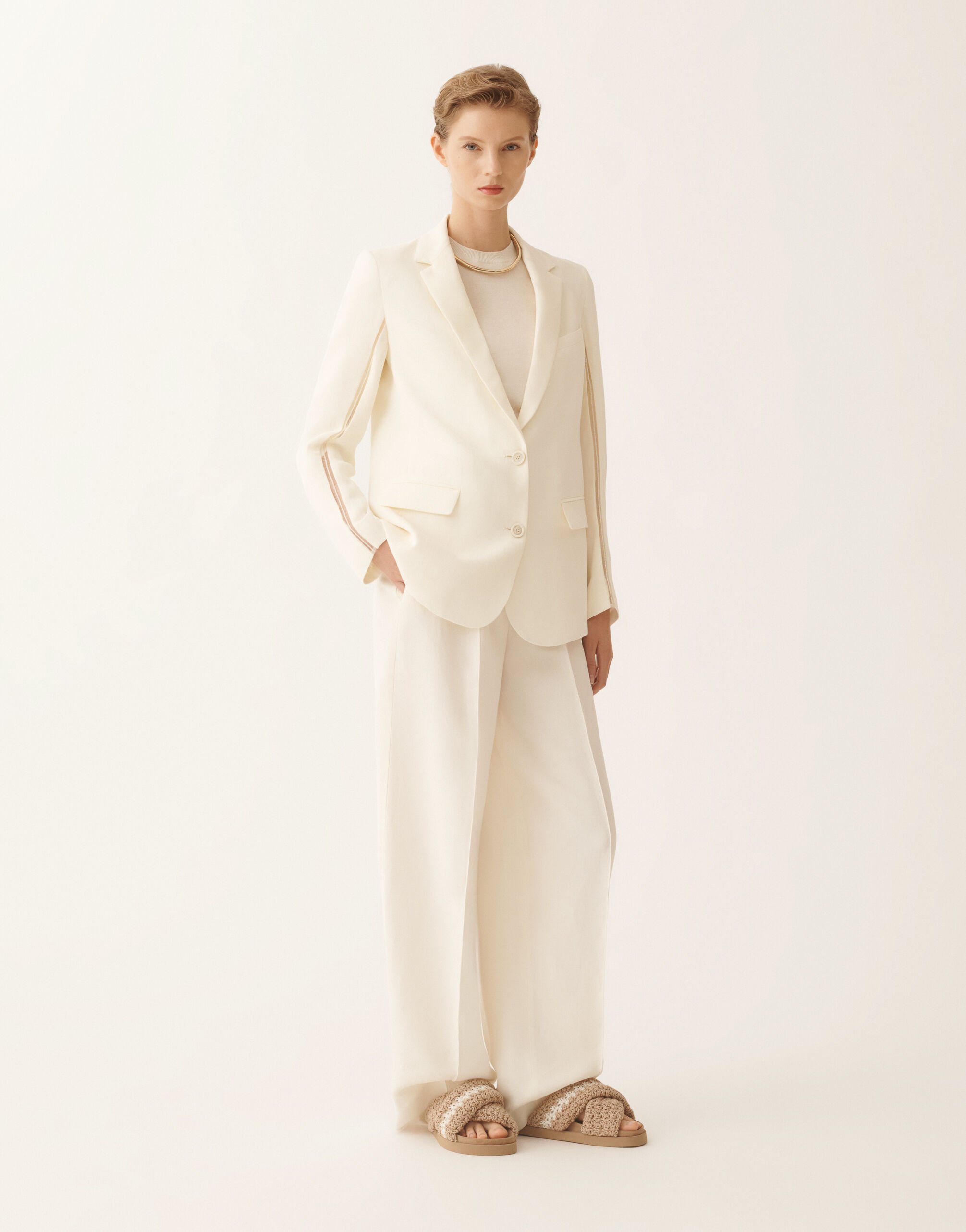 Übergroße Jacke aus fließendem Leinen und Viskose, butterfarben Fabiana Filippi Übergroße Jacke aus fließendem Leinen und Viskose, butterfarben BUTTER GCD276F218M1480000