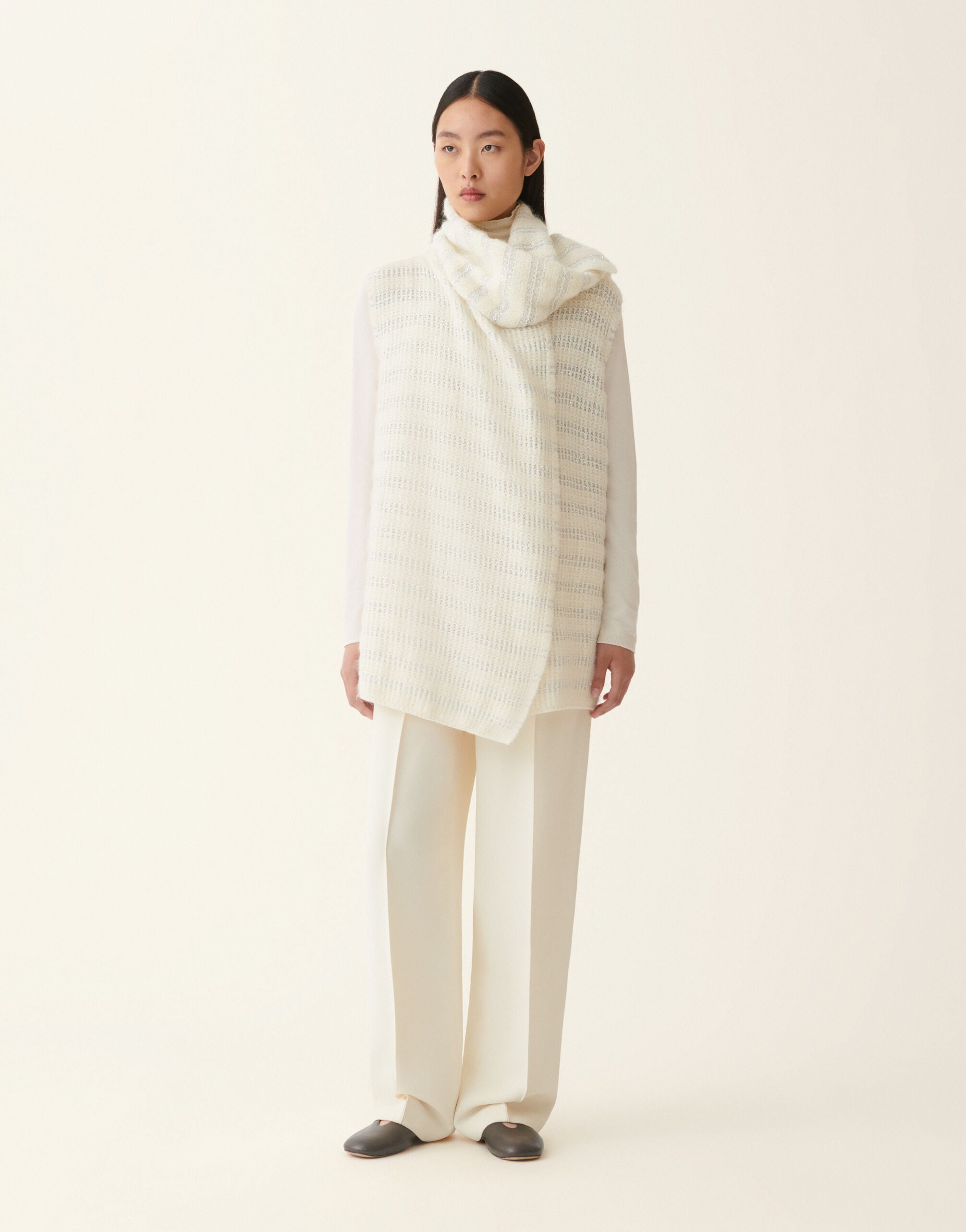 Platinum and mohair vest with scarf and sequin stripes, raffia Fabiana Filippi Platinum and mohair vest with scarf and sequin stripes, raffia Raffia SAD226A913M4200000