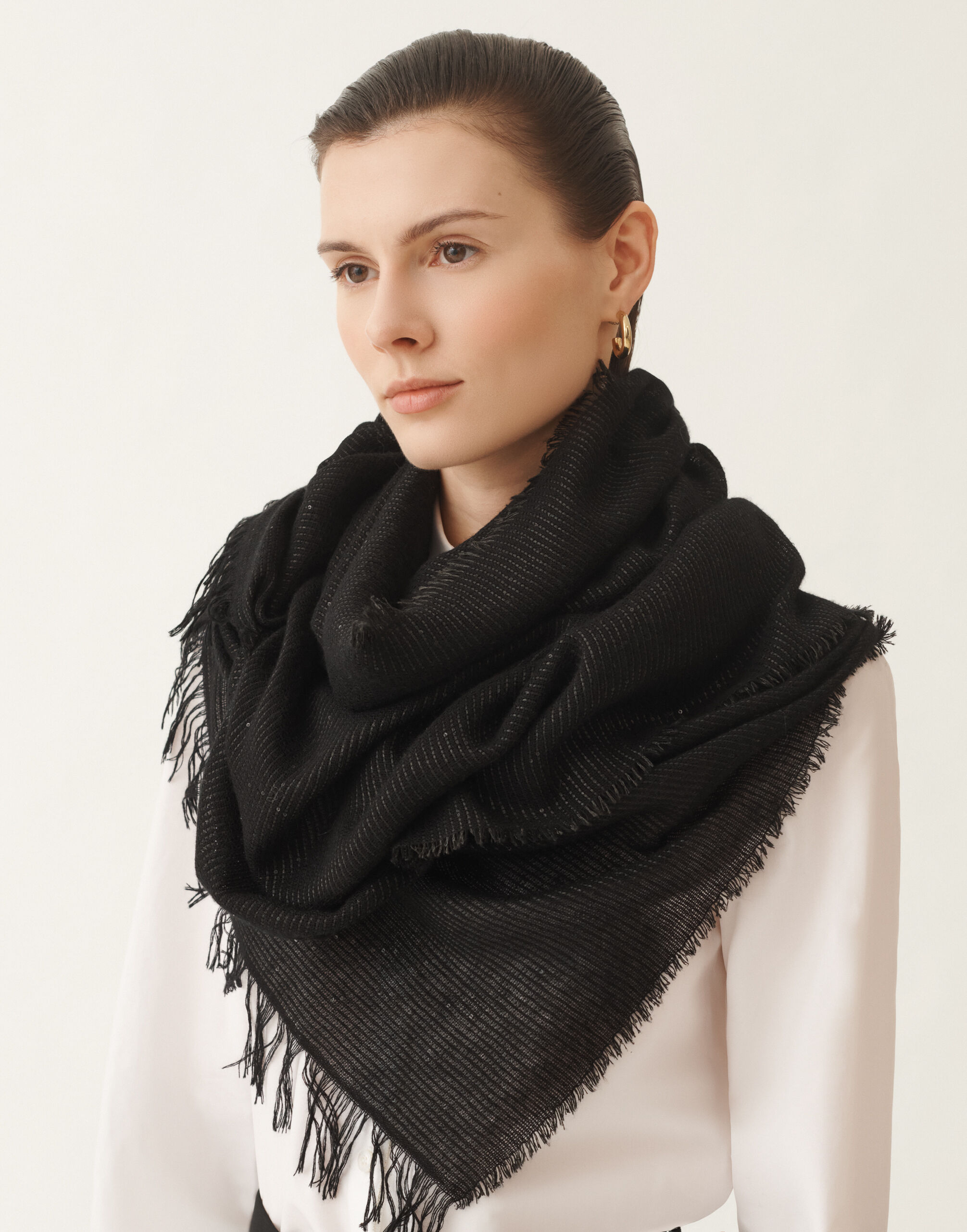 Cashmere blend scarf with sequins, black for Women | Fabiana Filippi®