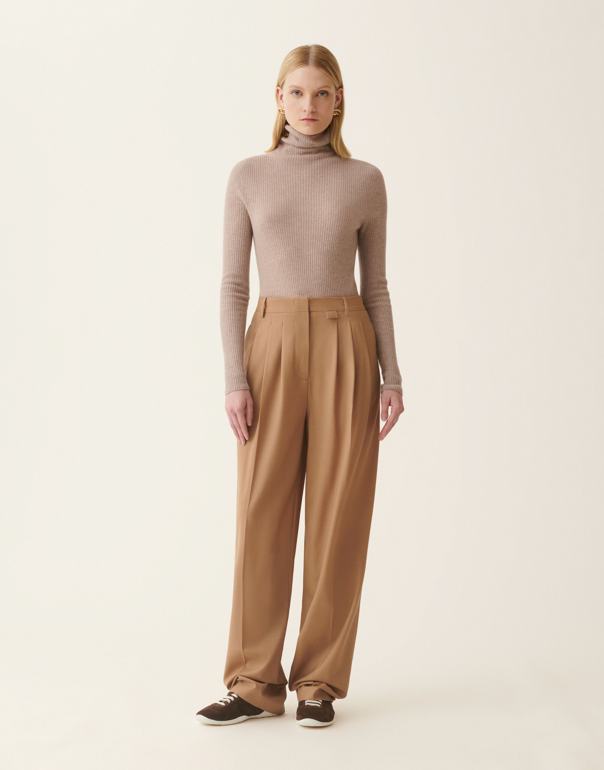 Cool wool trousers with triple pleats, rattan Fabiana Filippi Cool wool trousers with triple pleats, rattan Rattan PAD226F718M3860000