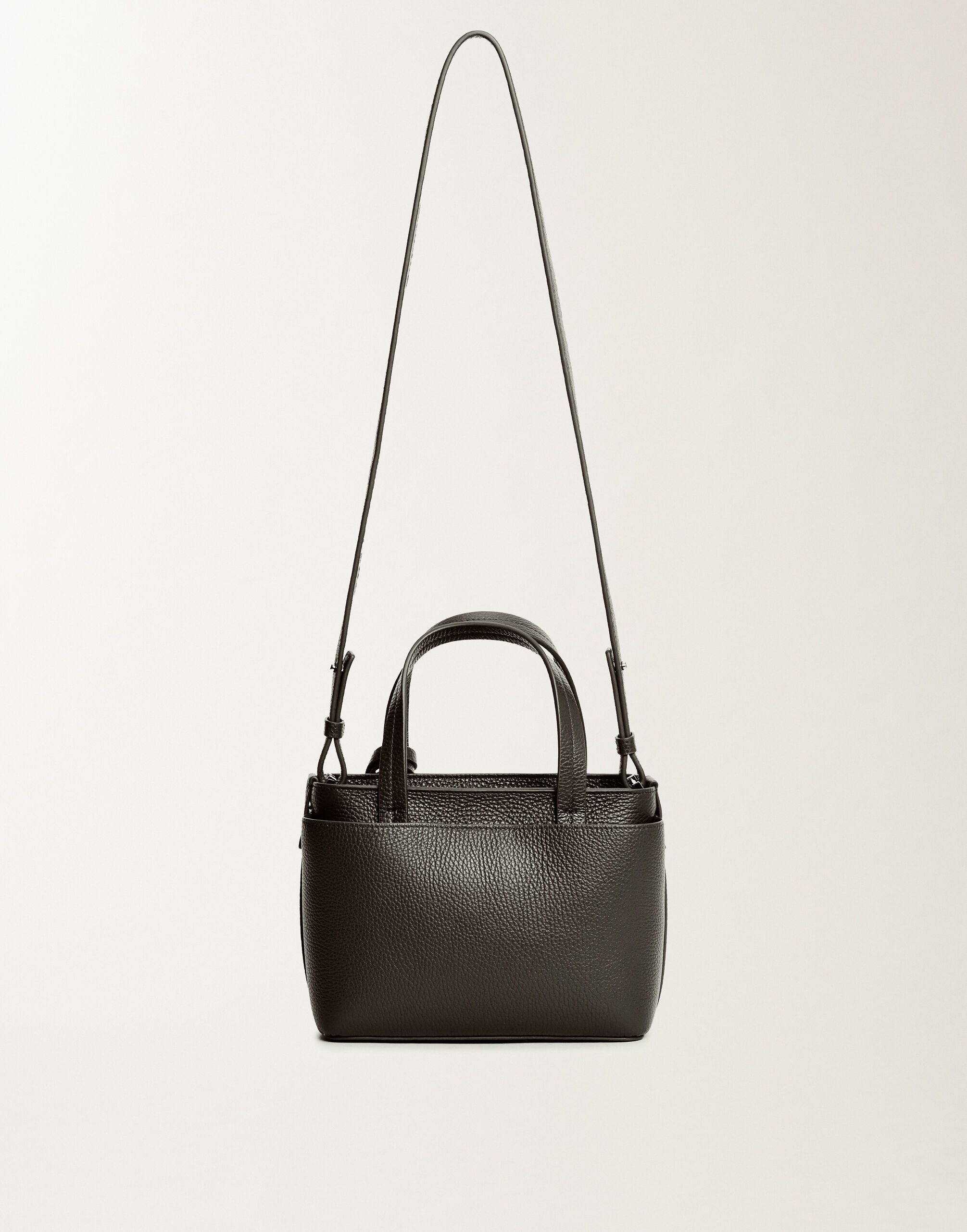 ひぃ Medium grained leather handbag, black for Women | Fabiana Filippi®