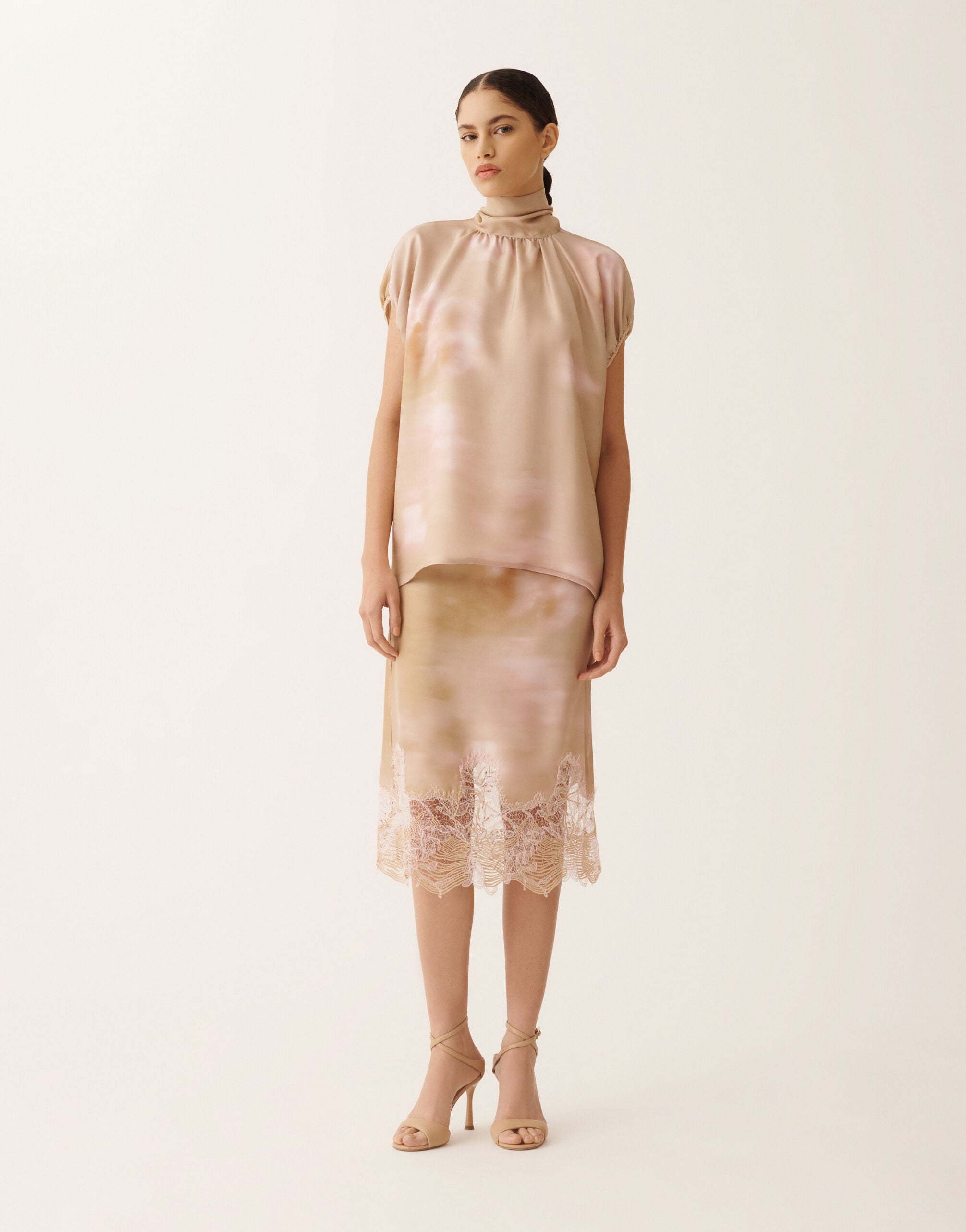 FABIANA FILIPPI☆シルクのプルオーバートップス Printed silk twill top, memento rosae for Women | Fabiana Filippi®