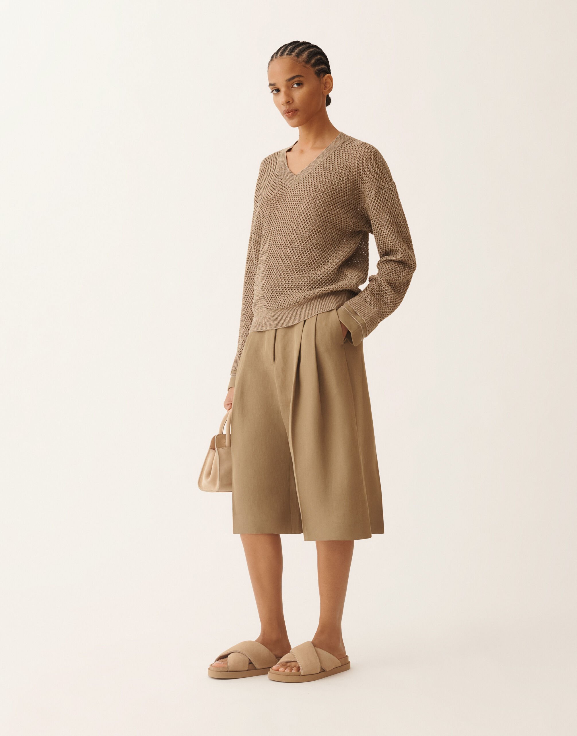 Pull en coton biologique avec viscose lumineuse, taupe Fabiana Filippi Pull en coton biologique avec viscose lumineuse, taupe BOUE MAD276F481M1560000