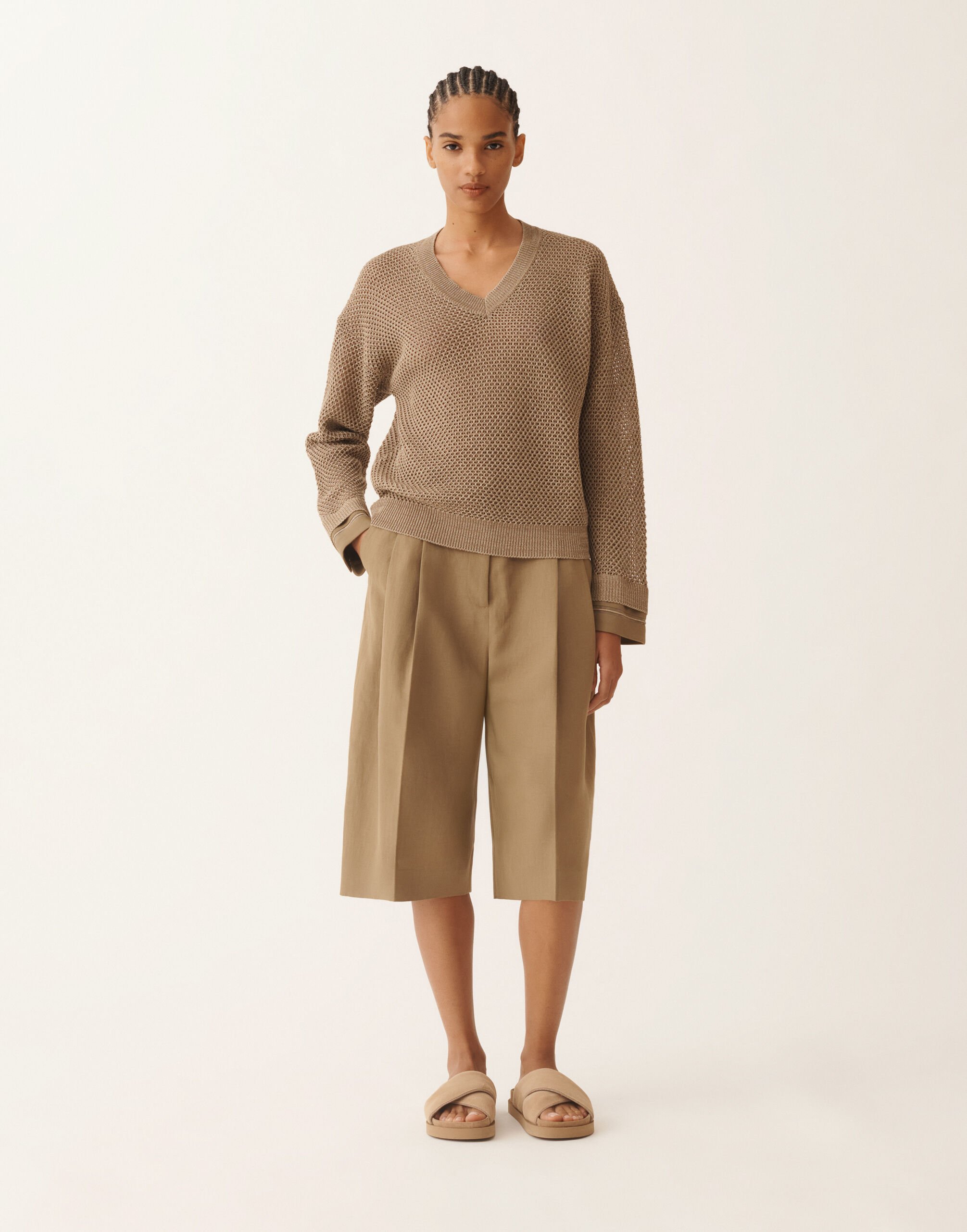 Pull en coton biologique avec viscose lumineuse, taupe Fabiana Filippi Pull en coton biologique avec viscose lumineuse, taupe BOUE MAD276F481M1560000