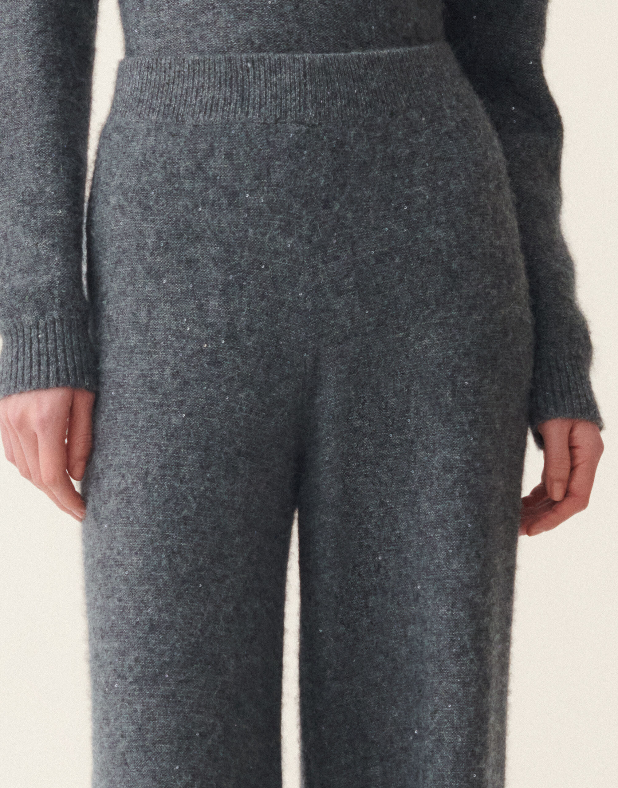 Sequin yarn straight-leg trousers, charcoal Fabiana Filippi Sequin yarn straight-leg trousers, charcoal Charcoal PAD216F391D2960000
