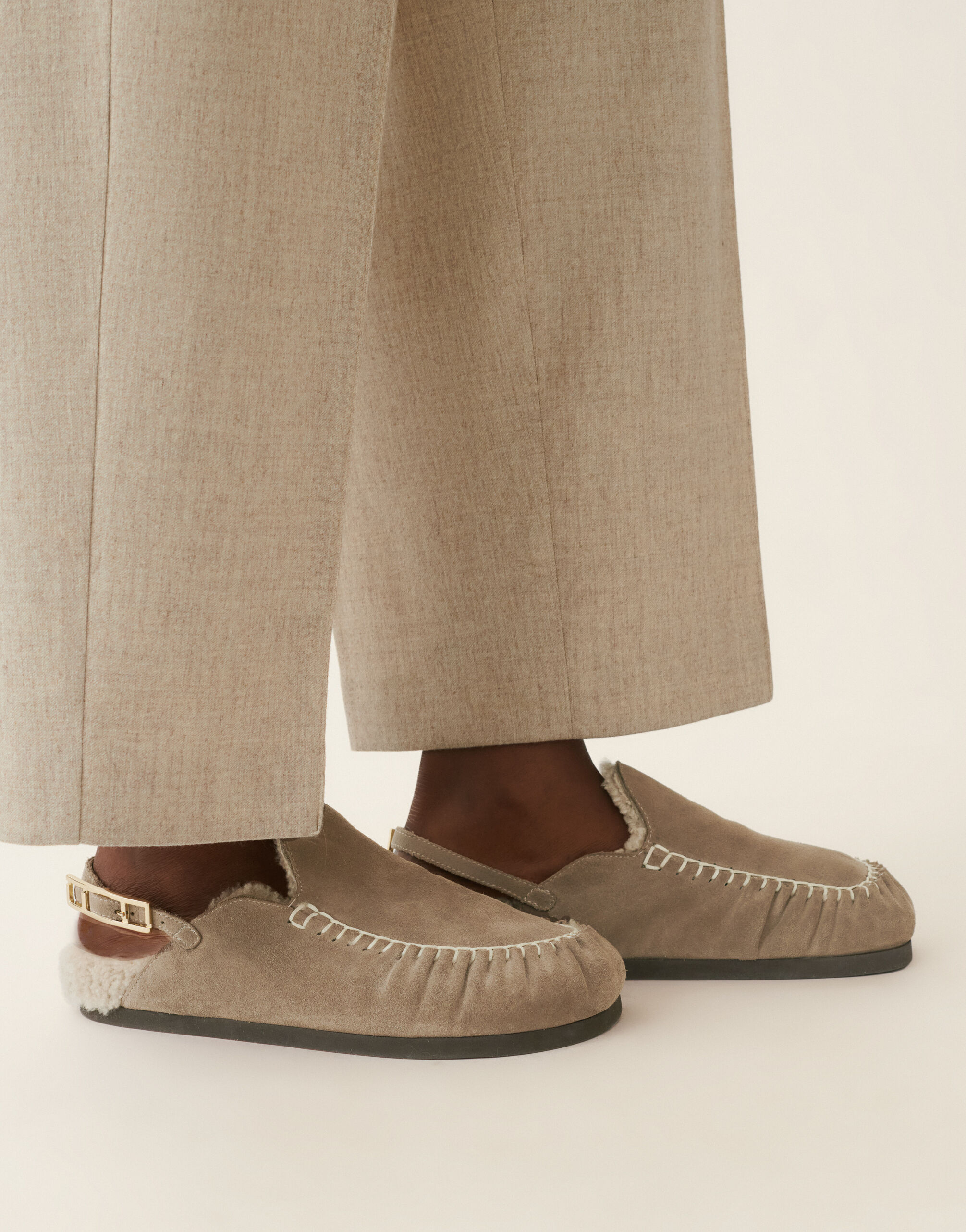 Slipper aus Veloursleder mit Lammfellfutter, Falcon Fabiana Filippi Slipper aus Veloursleder mit Lammfellfutter, Falcon Falcon ASD226A990M5490000