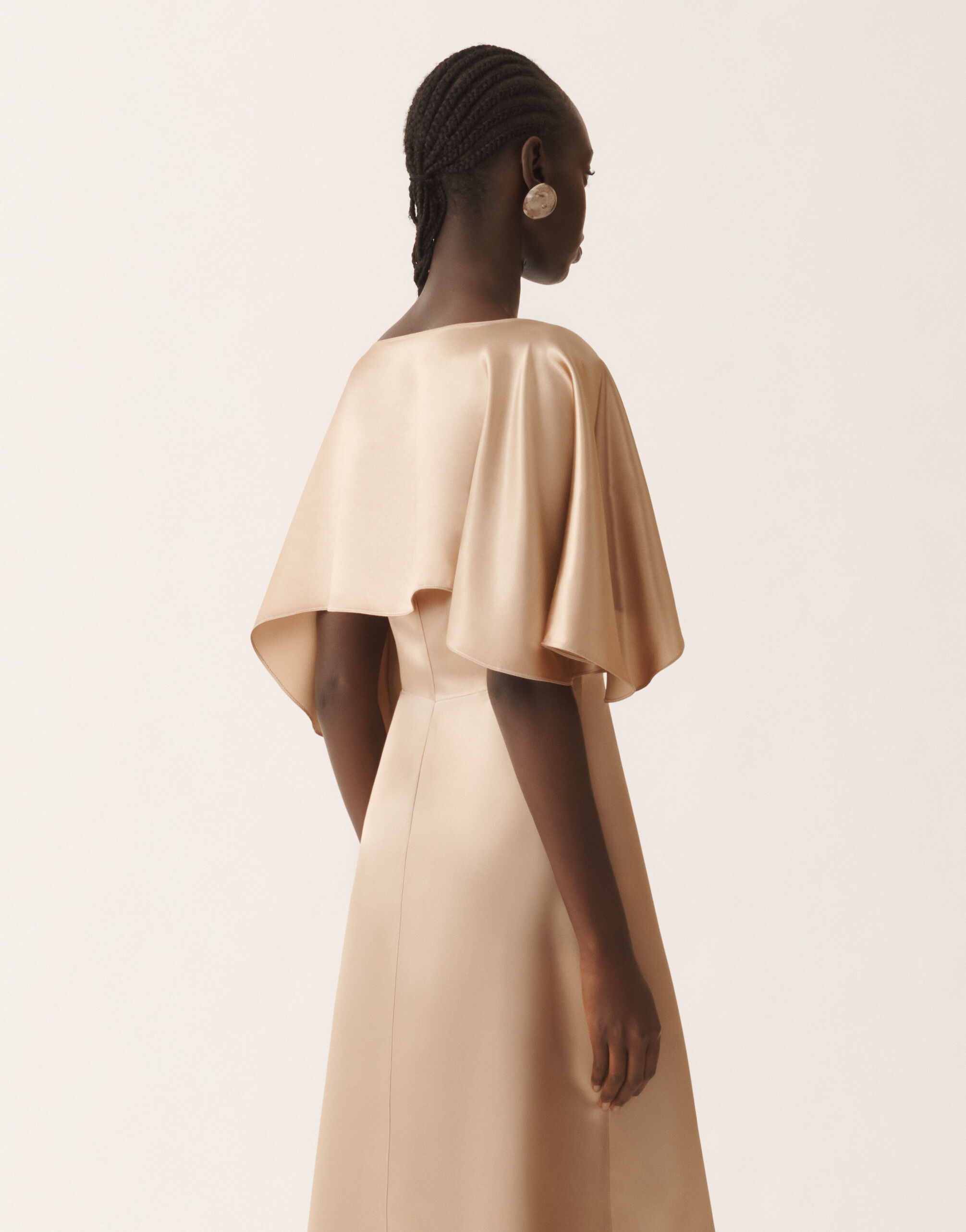 【未使用】ファビアナフィリッピ　ベージュ フリル ノースリーブ シルク混　ドレス 未使用】ファビアナフィリッピ ベージュ フリル ノースリーブ シルク混