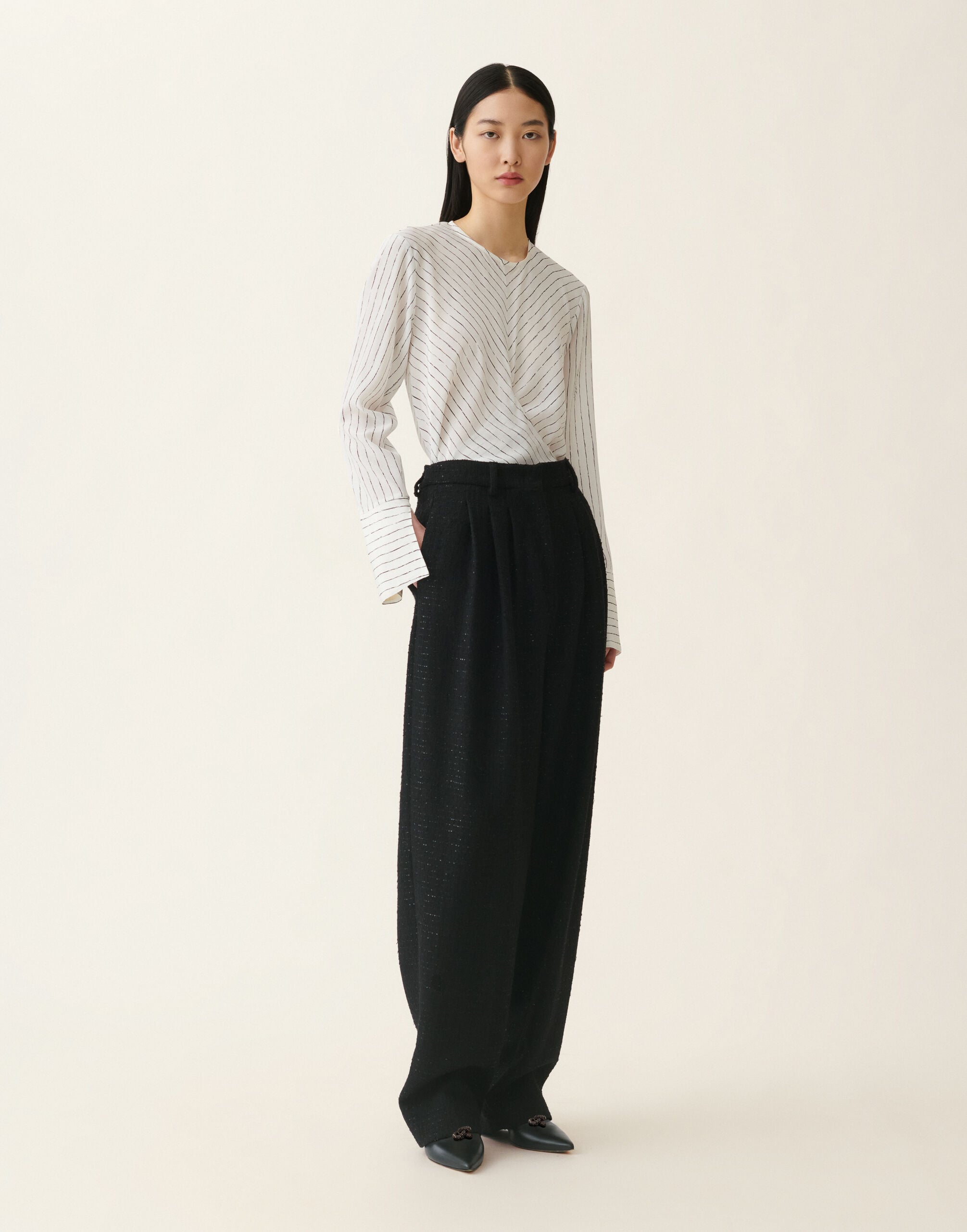 Triple-pleat sequin fabric trousers, black Fabiana Filippi Triple-pleat sequin fabric trousers, black Black PAD226F718M4060000
