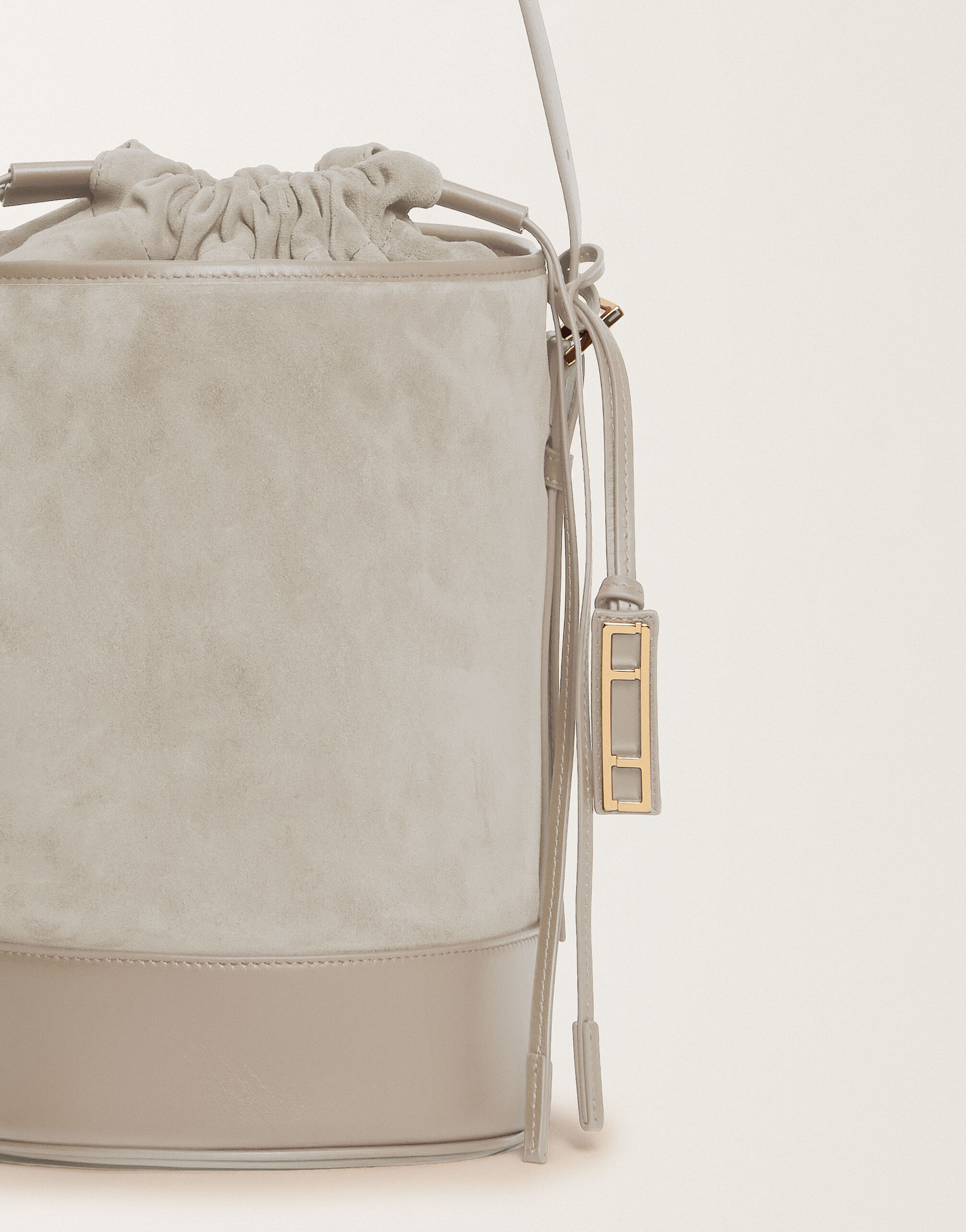 レディースSuede and leather bucket bag, ice gray 新着アイテム