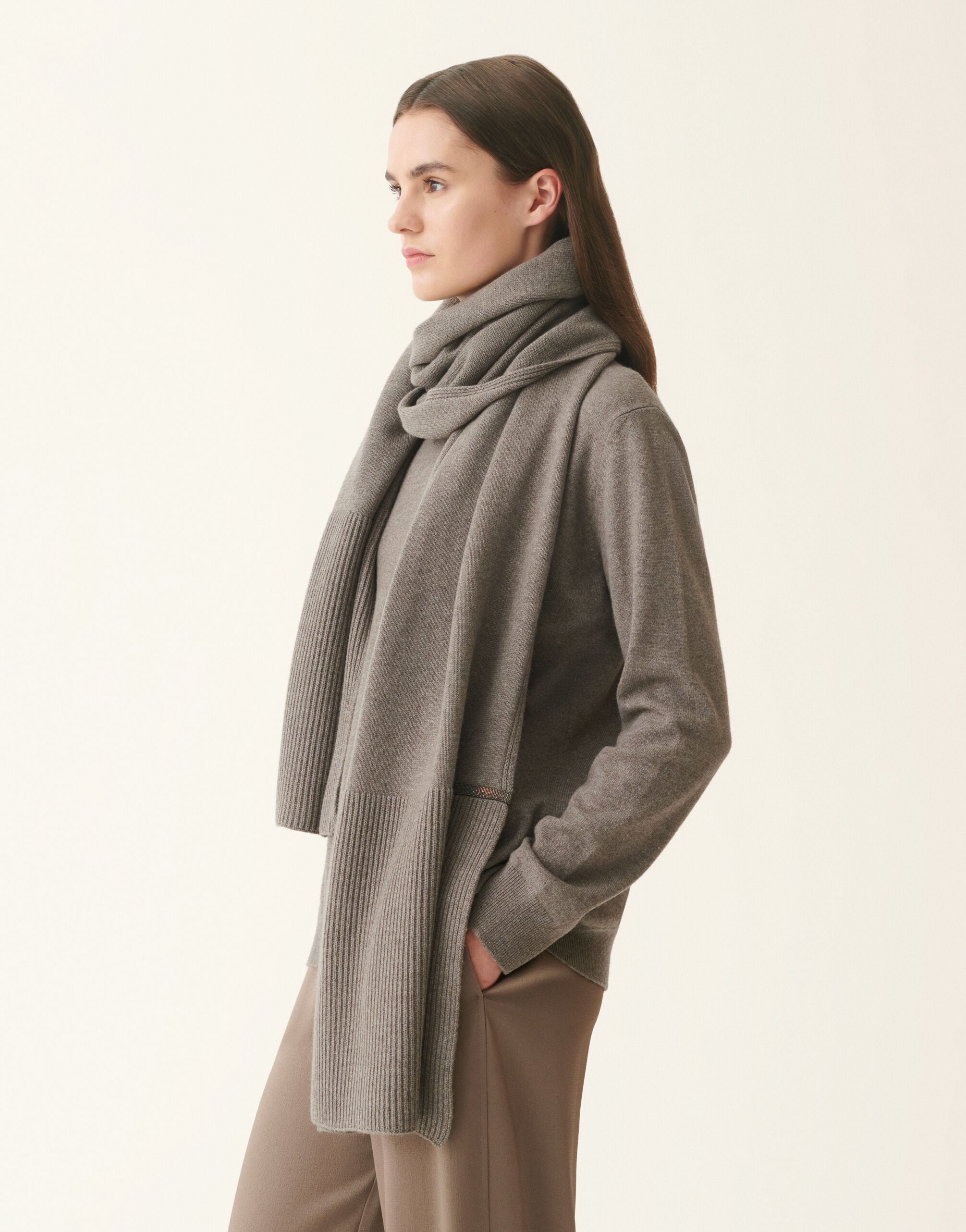 Maxi Platinum scarf, falcon Fabiana Filippi Maxi Platinum scarf, falcon Falcon SAD226A957M2810000
