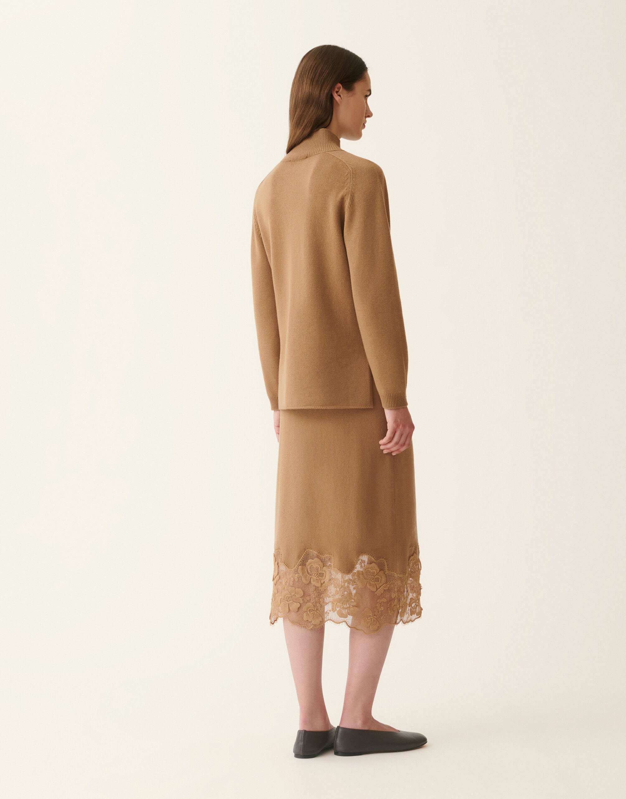 Platinum sweater with lace hem, rattan Fabiana Filippi Platinum sweater with lace hem, rattan Rattan MAD226F495M4460000