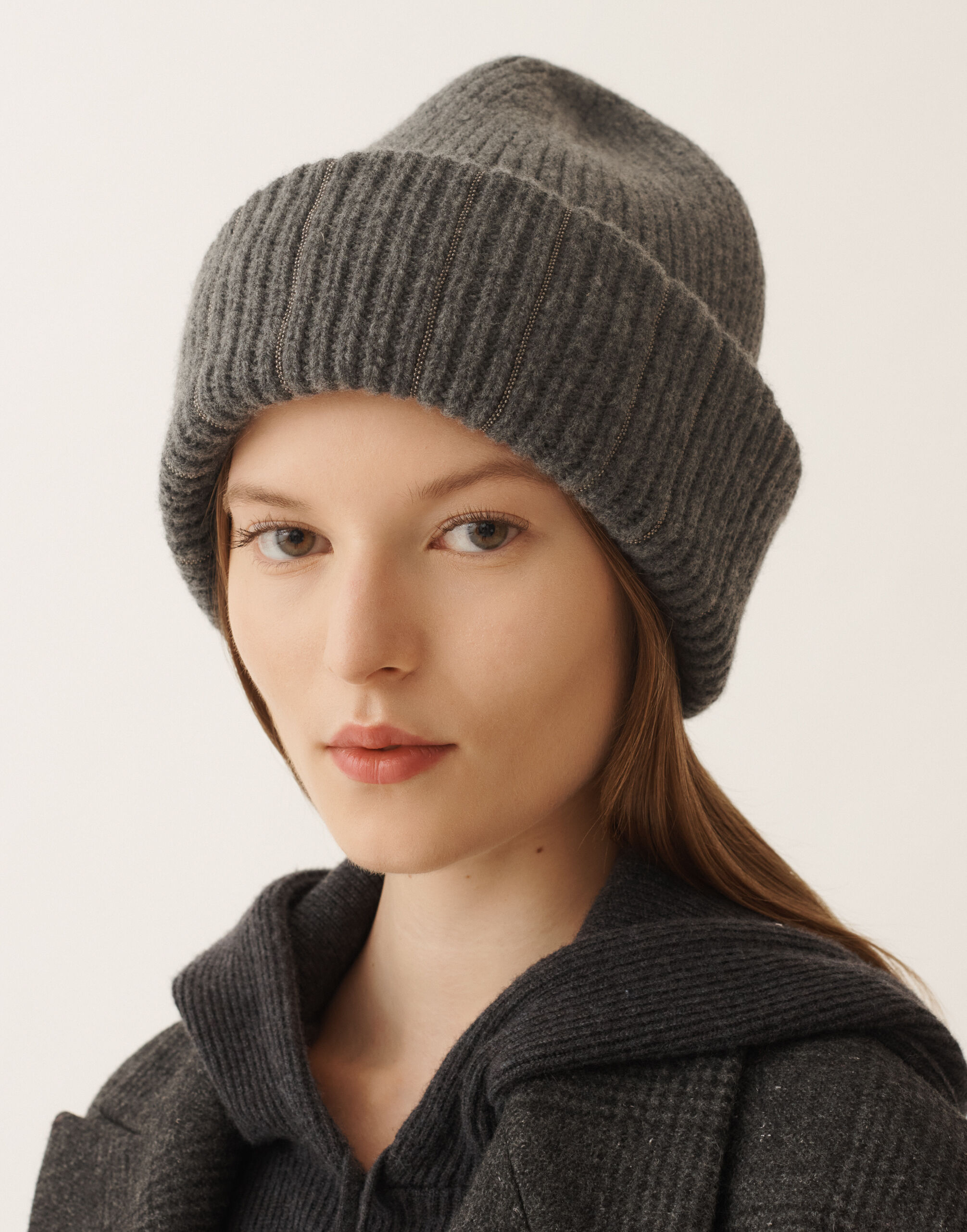 Fabiana Filippi Beanie in Platin, Blei Grau SAD225A910L5170000