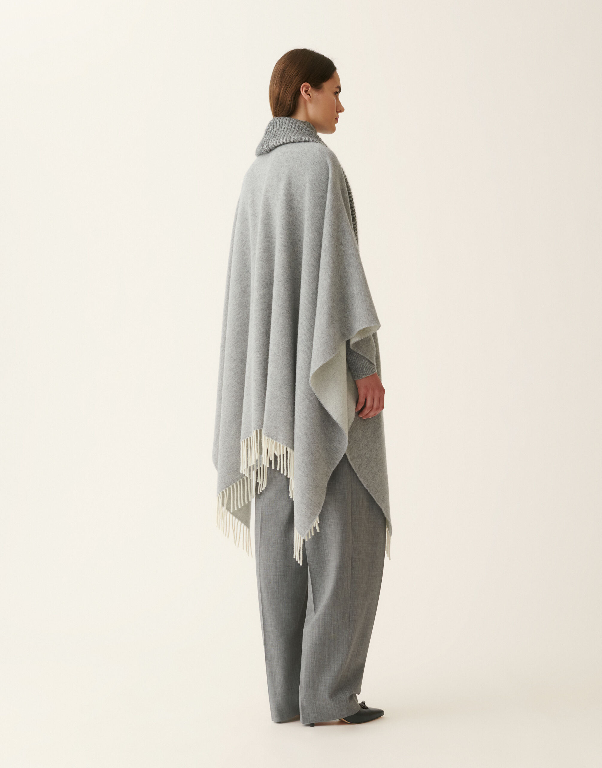 Cape aus Alpaka und Wolle mit Pailletten, Melange Fabiana Filippi Cape aus Alpaka und Wolle mit Pailletten, Melange Melange SAD226A912M5780000