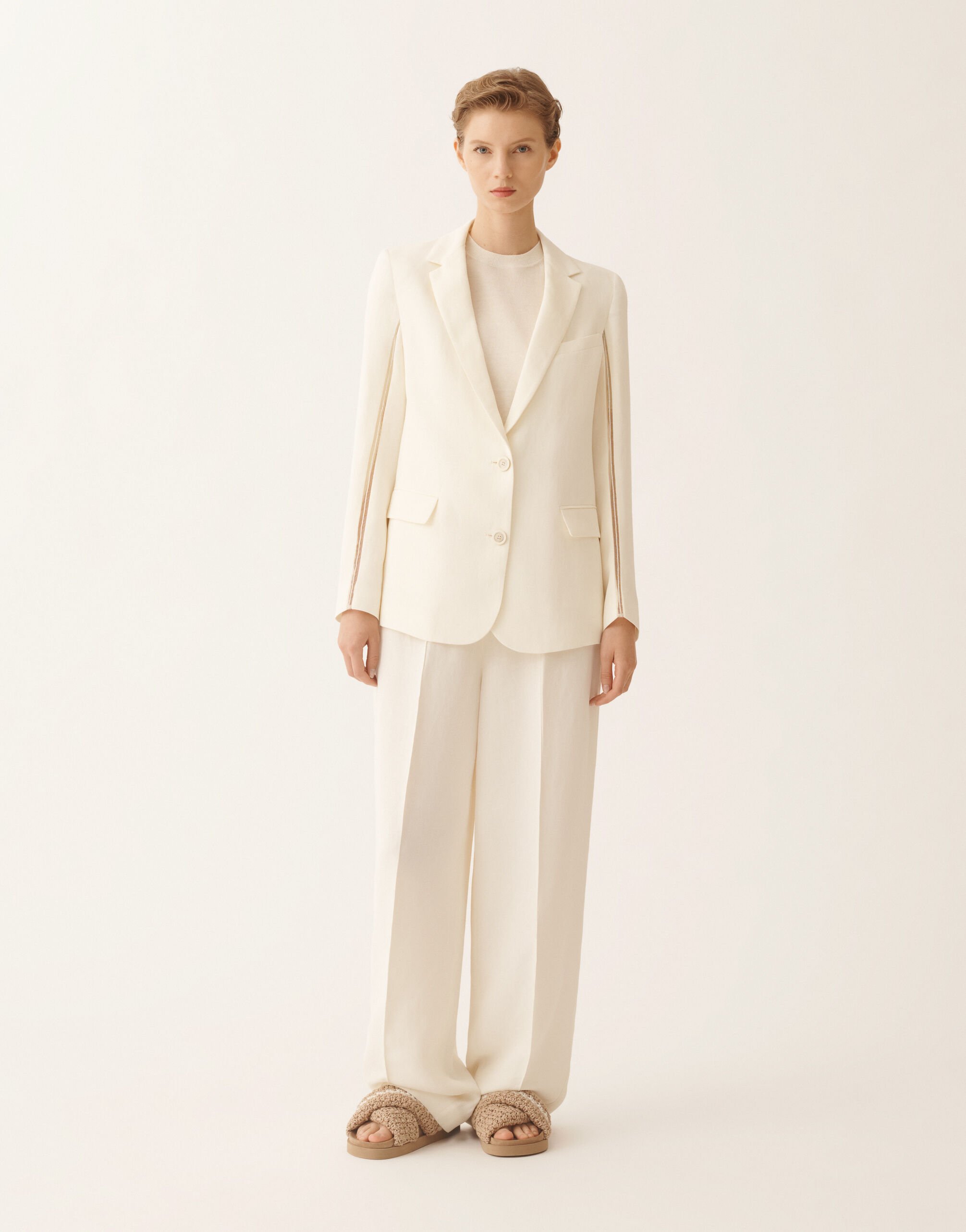 Übergroße Jacke aus fließendem Leinen und Viskose, butterfarben Fabiana Filippi Übergroße Jacke aus fließendem Leinen und Viskose, butterfarben BUTTER GCD276F218M1480000