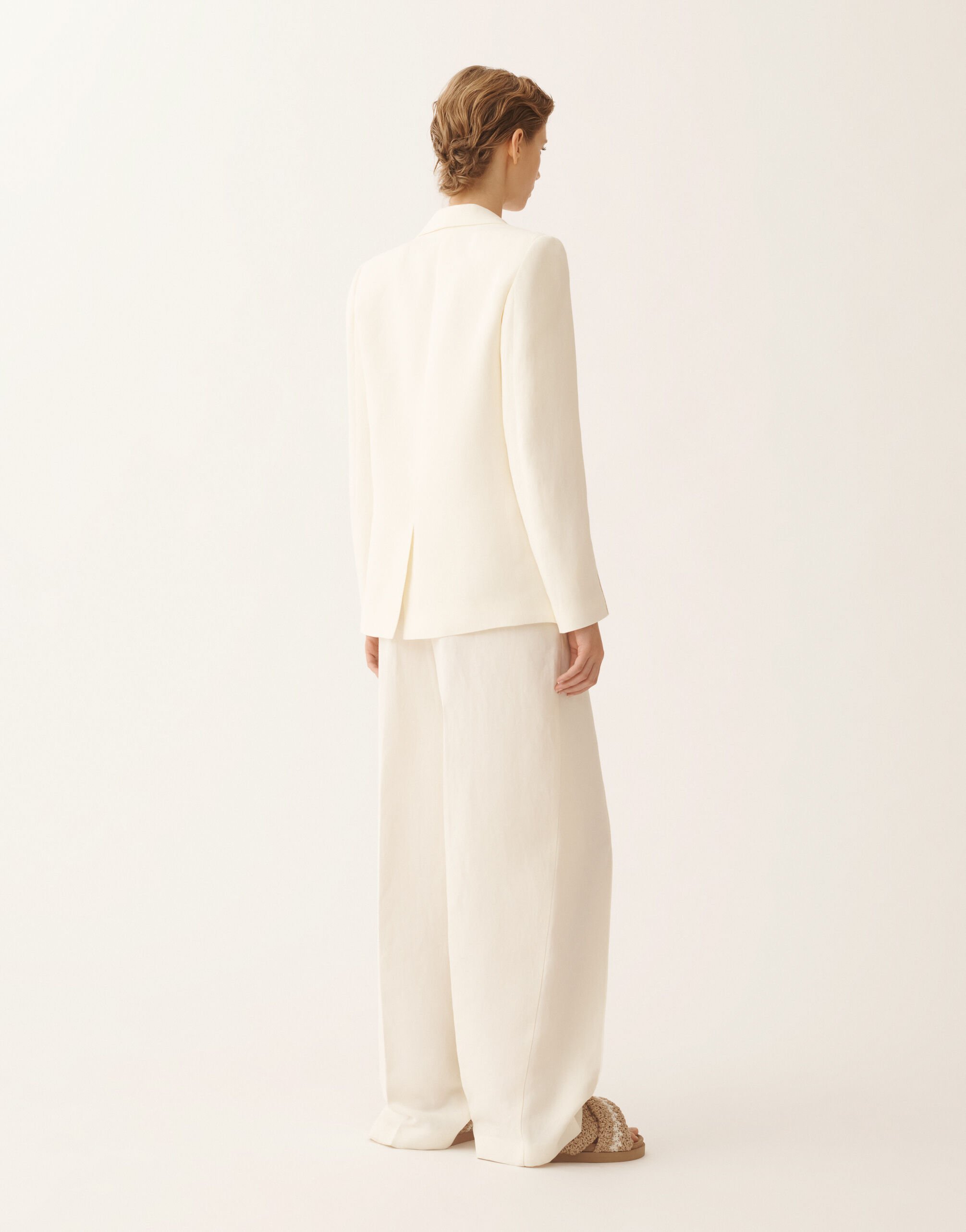 Übergroße Jacke aus fließendem Leinen und Viskose, butterfarben Fabiana Filippi Übergroße Jacke aus fließendem Leinen und Viskose, butterfarben BUTTER GCD276F218M1480000