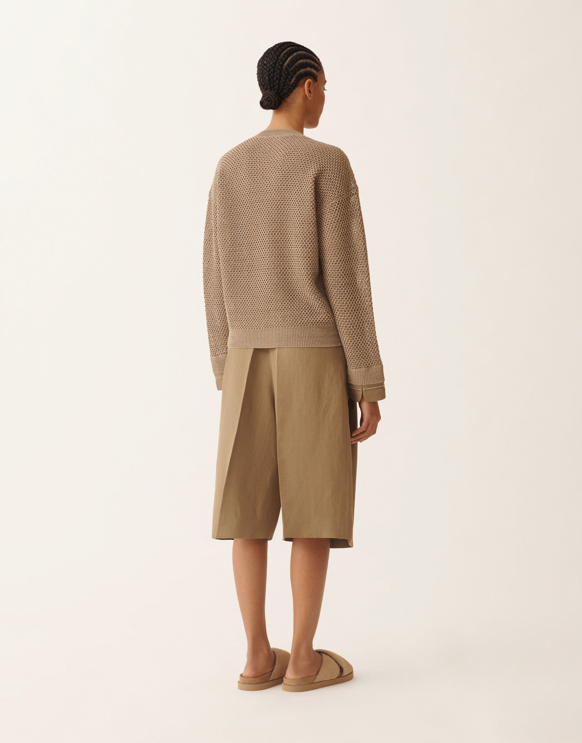 Pull en coton biologique avec viscose lumineuse, taupe Fabiana Filippi Pull en coton biologique avec viscose lumineuse, taupe BOUE MAD276F481M1560000