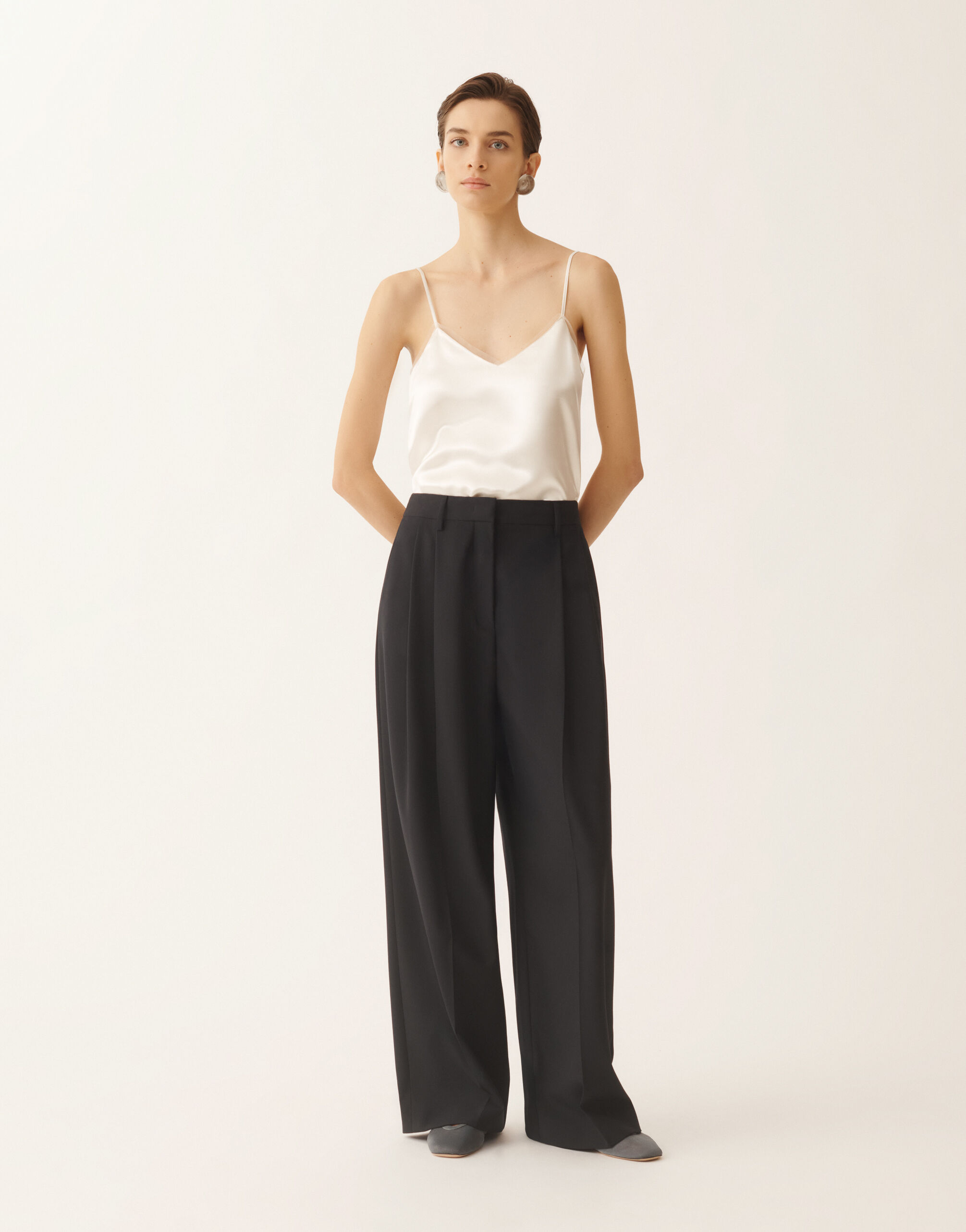 CLUBHAUS Tailored Trousers Shadow M 新品 Fluid techno-tailored pants in midnight blue for Women | Fabiana