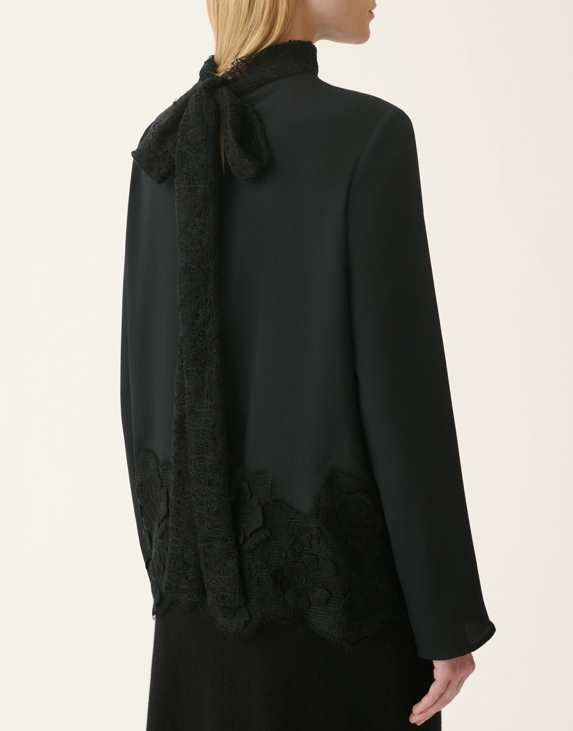 Crêpe de chine top, black Fabiana Filippi Crêpe de chine top, black Black TPD226F752M4880000