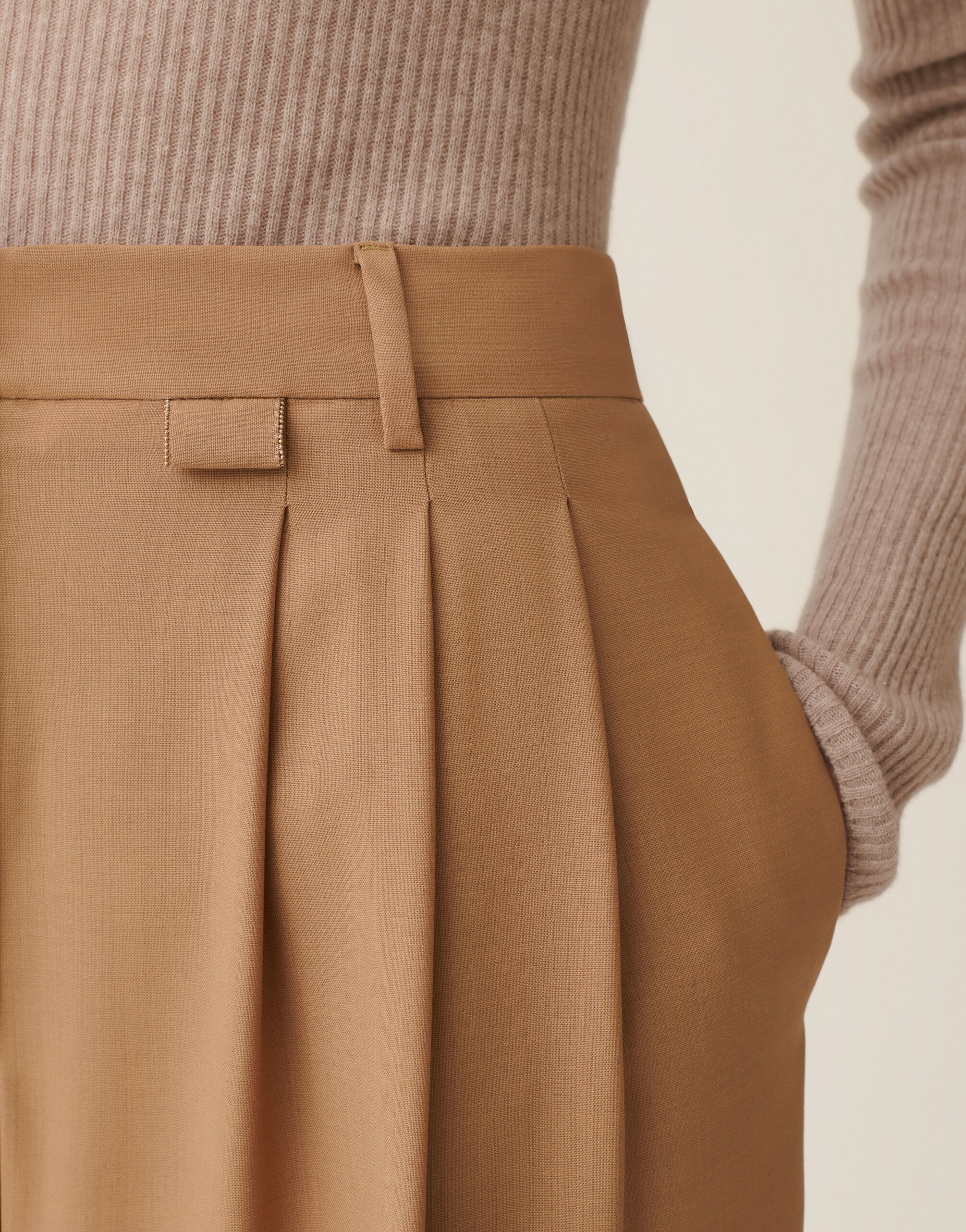 Cool wool trousers with triple pleats, rattan Fabiana Filippi Cool wool trousers with triple pleats, rattan Rattan PAD226F718M3860000