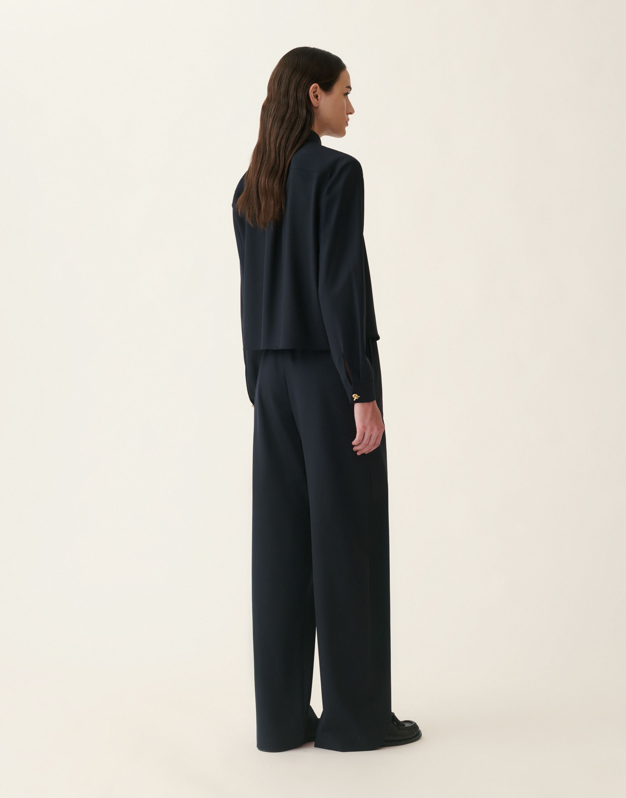Chemise boxy en laine fraîche, bleu nuit Fabiana Filippi Chemise boxy en laine fraîche, bleu nuit Bleu nuit CAD216F312D6200000