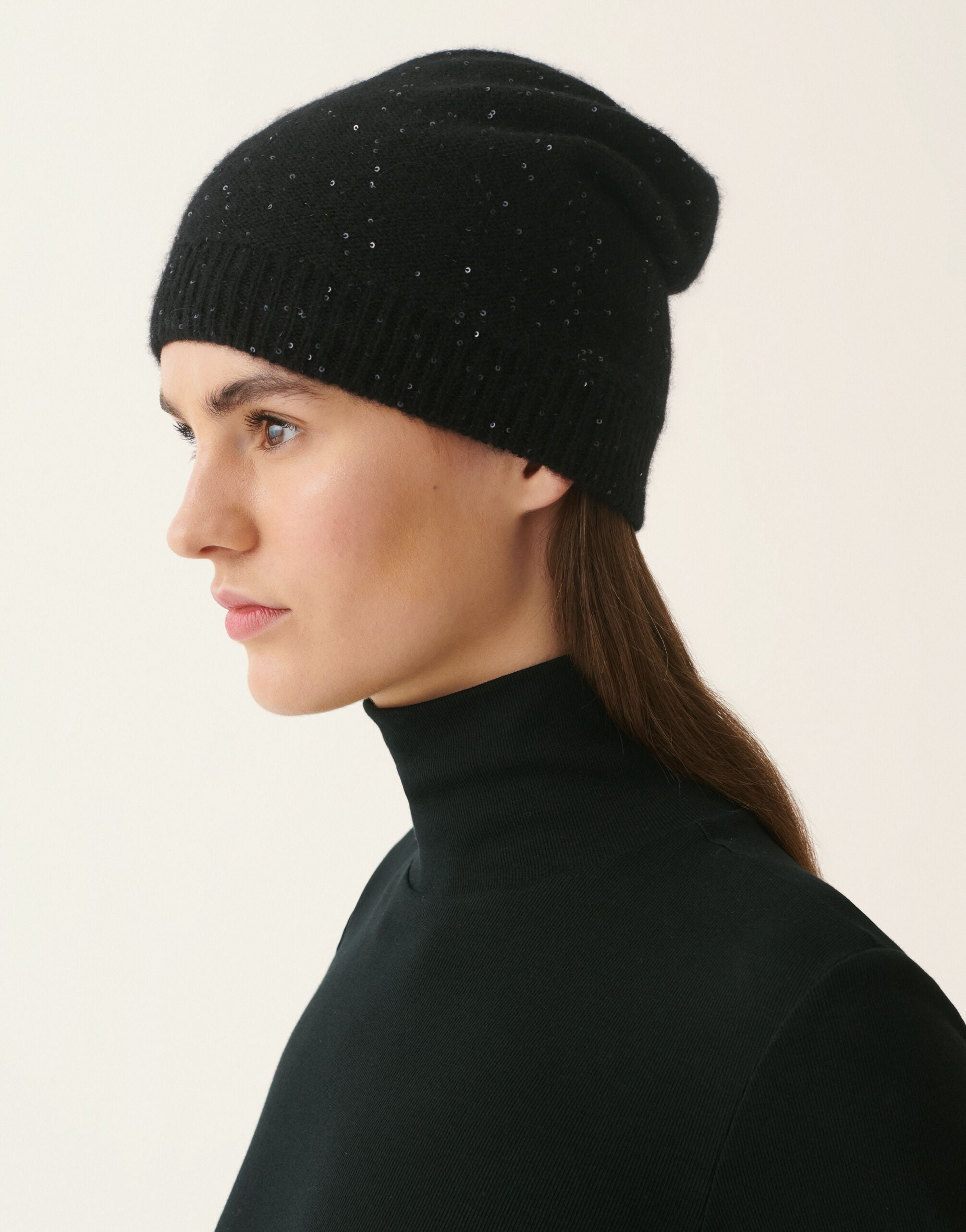 Fabiana Filippi Mütze aus Paillettengarn, Schwarz Schwarz SAD216A882D2960000