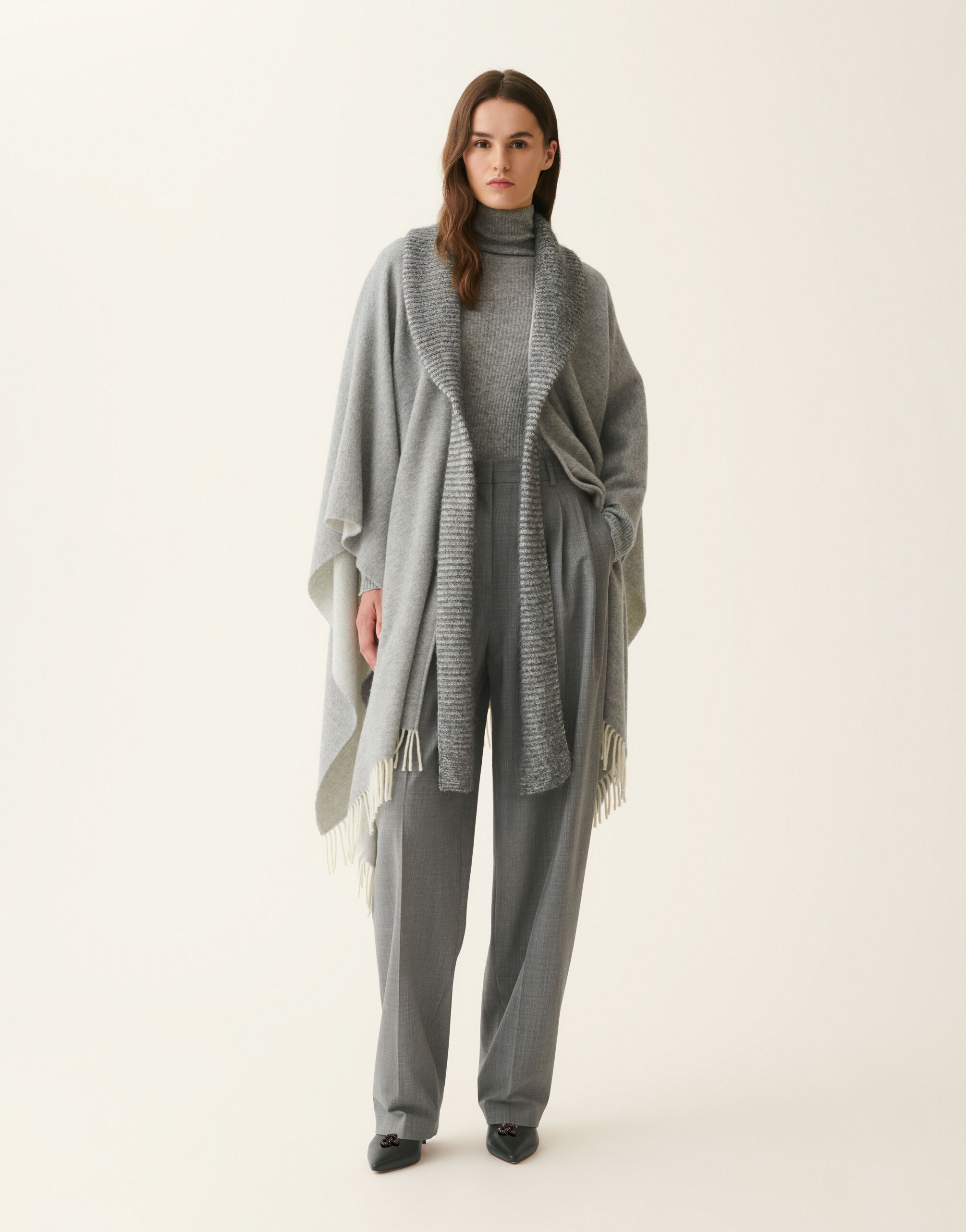 Cape aus Alpaka und Wolle mit Pailletten, Melange Fabiana Filippi Cape aus Alpaka und Wolle mit Pailletten, Melange Melange SAD226A912M5780000