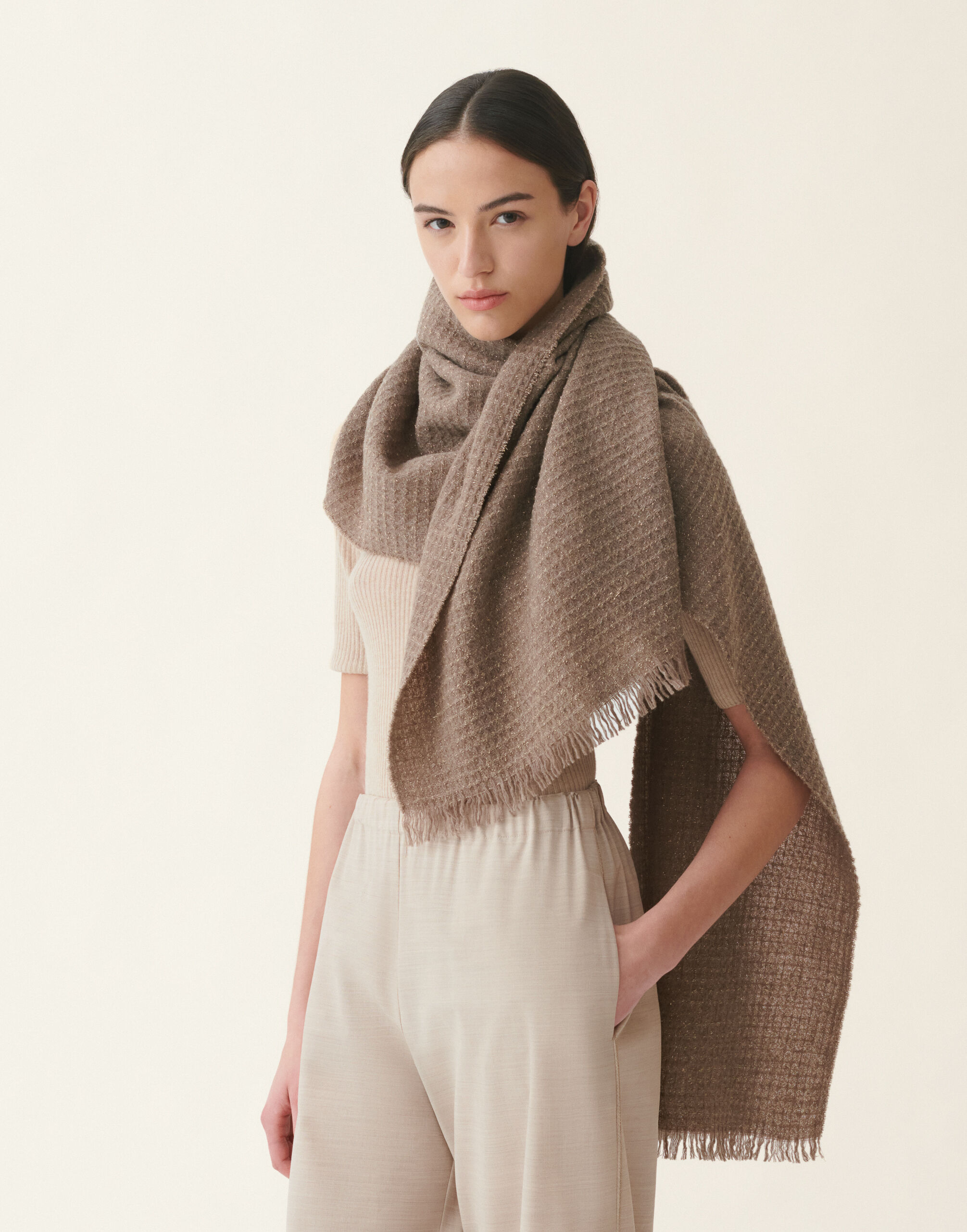 ★FABIANO FILIPPI ★フリンジマフラー Wool and cashmere scarf with lurex, mocha for Women | Fabiana Filippi®
