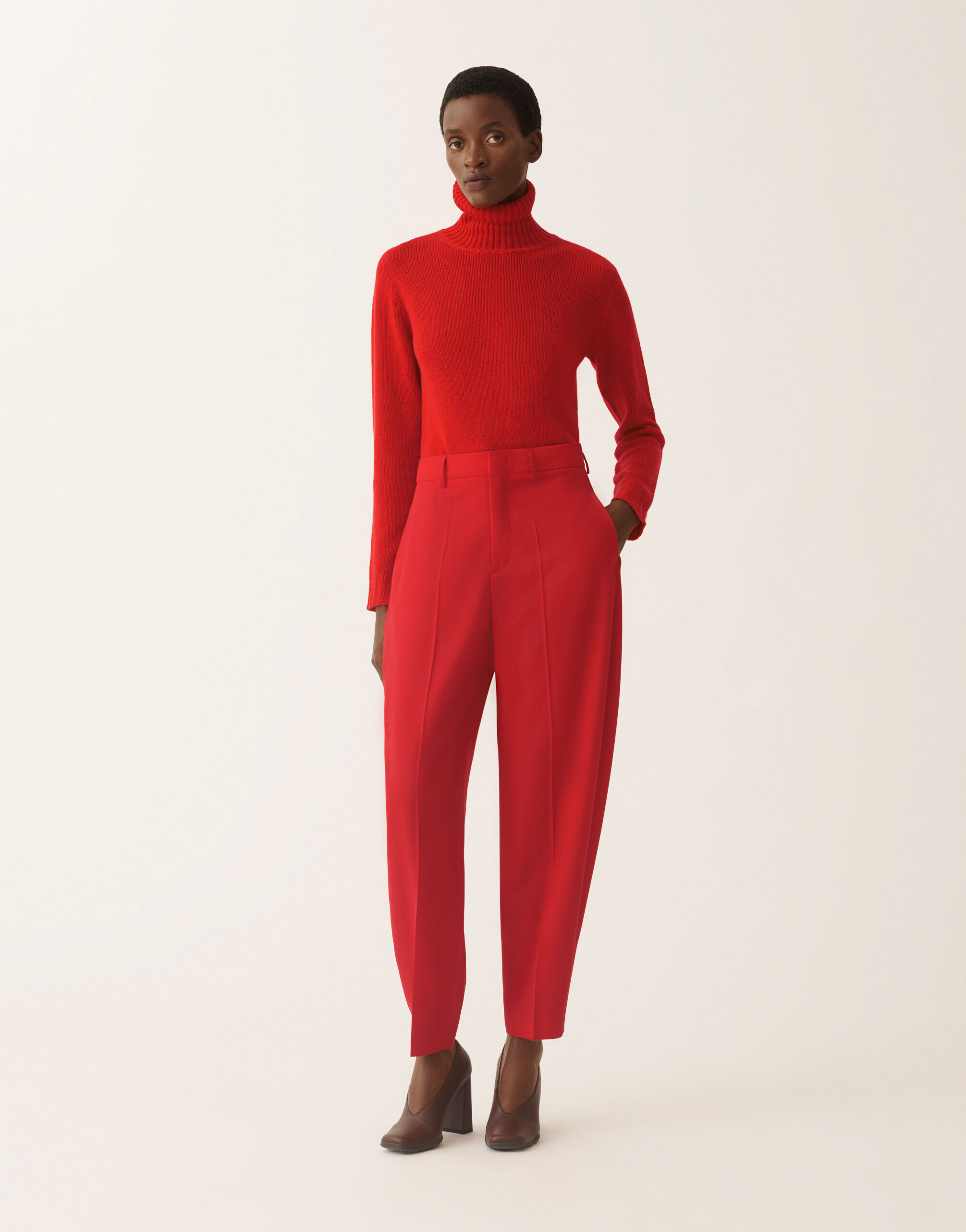 レディースBi-stretch fresco wool trousers, lacquer パンツ