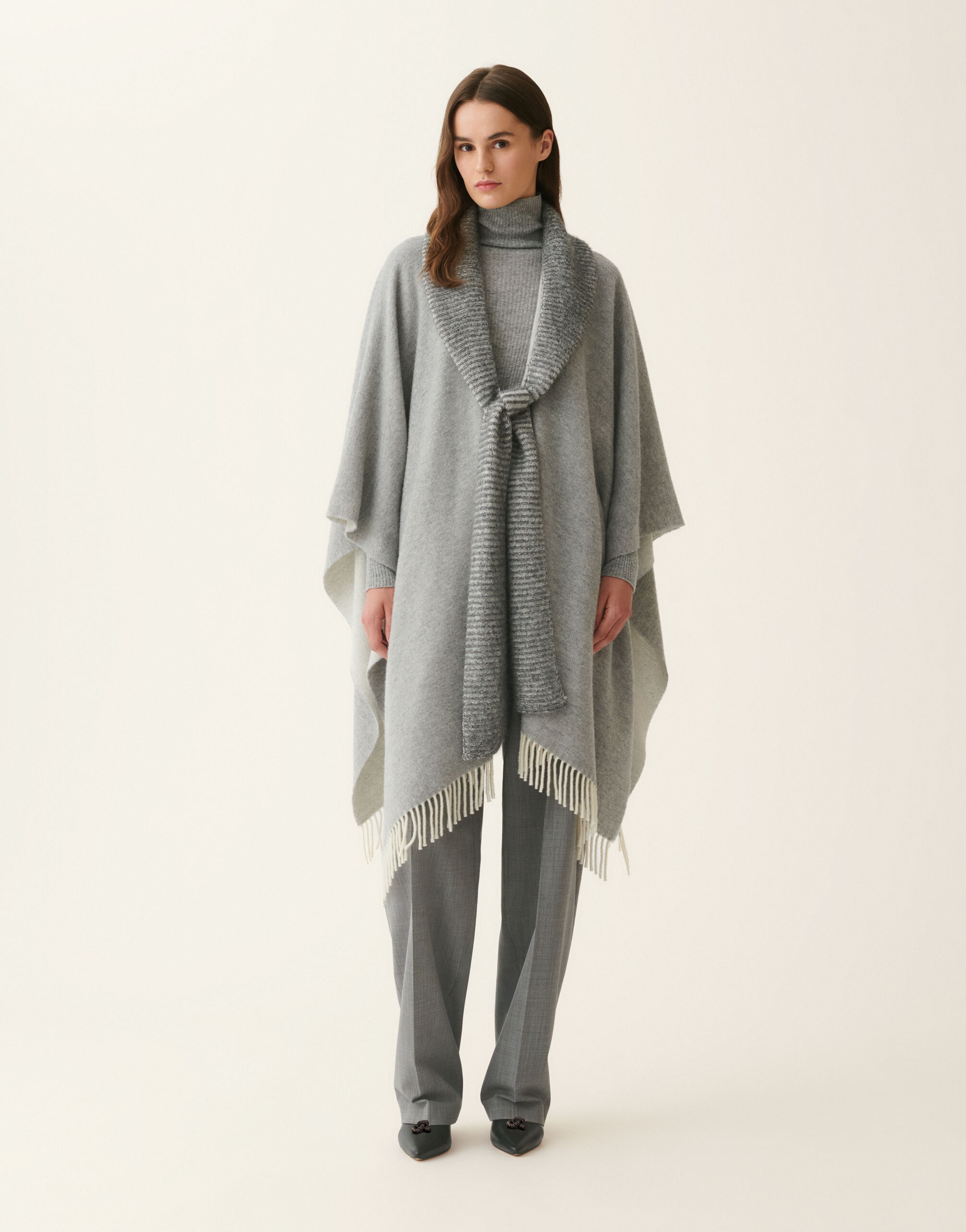 Cape aus Alpaka und Wolle mit Pailletten, Melange Fabiana Filippi Cape aus Alpaka und Wolle mit Pailletten, Melange Melange SAD226A912M5780000