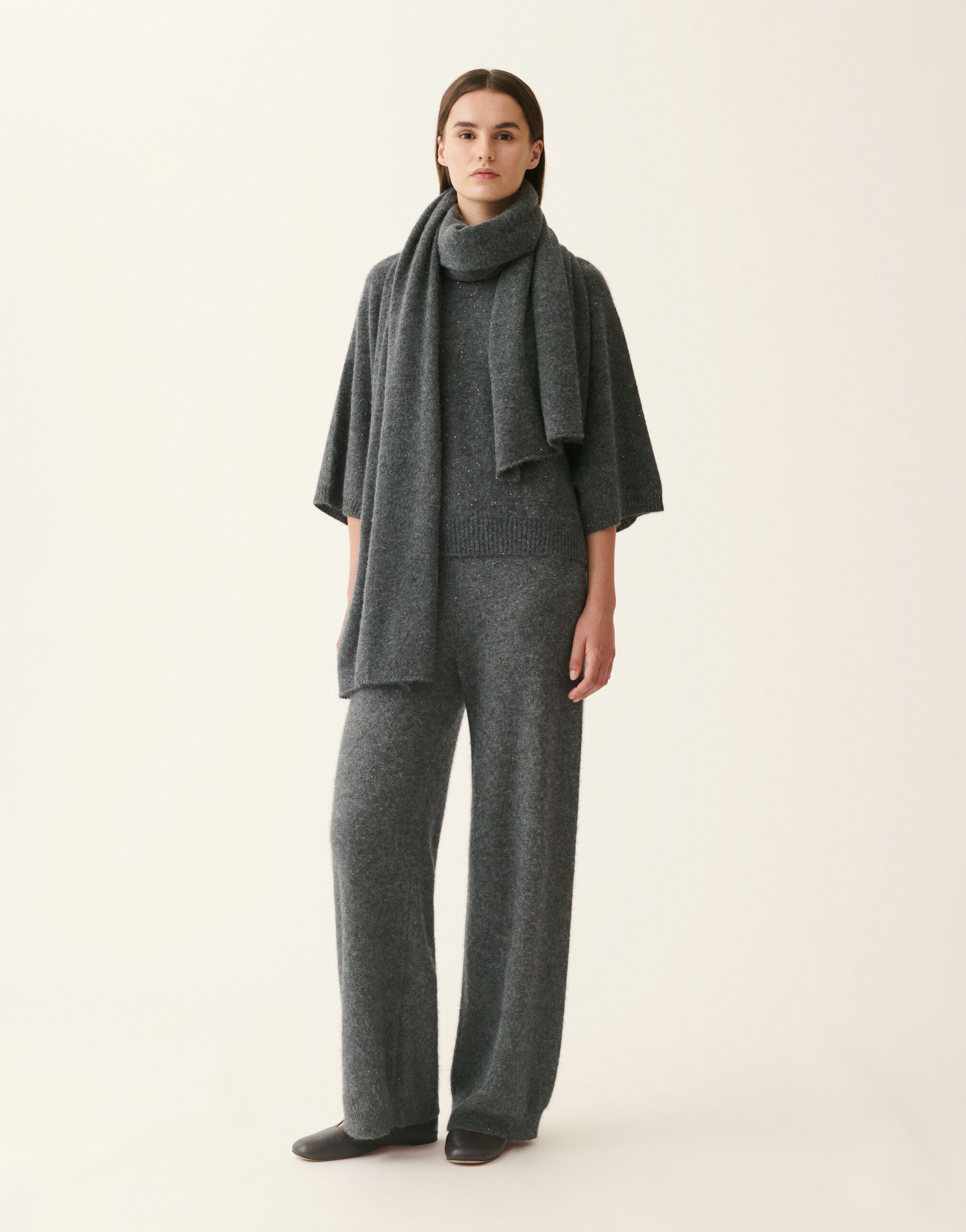 Cape aus Paillettengarn, Anthrazit Fabiana Filippi Cape aus Paillettengarn, Anthrazit Anthrazit MAD226F067D2960000