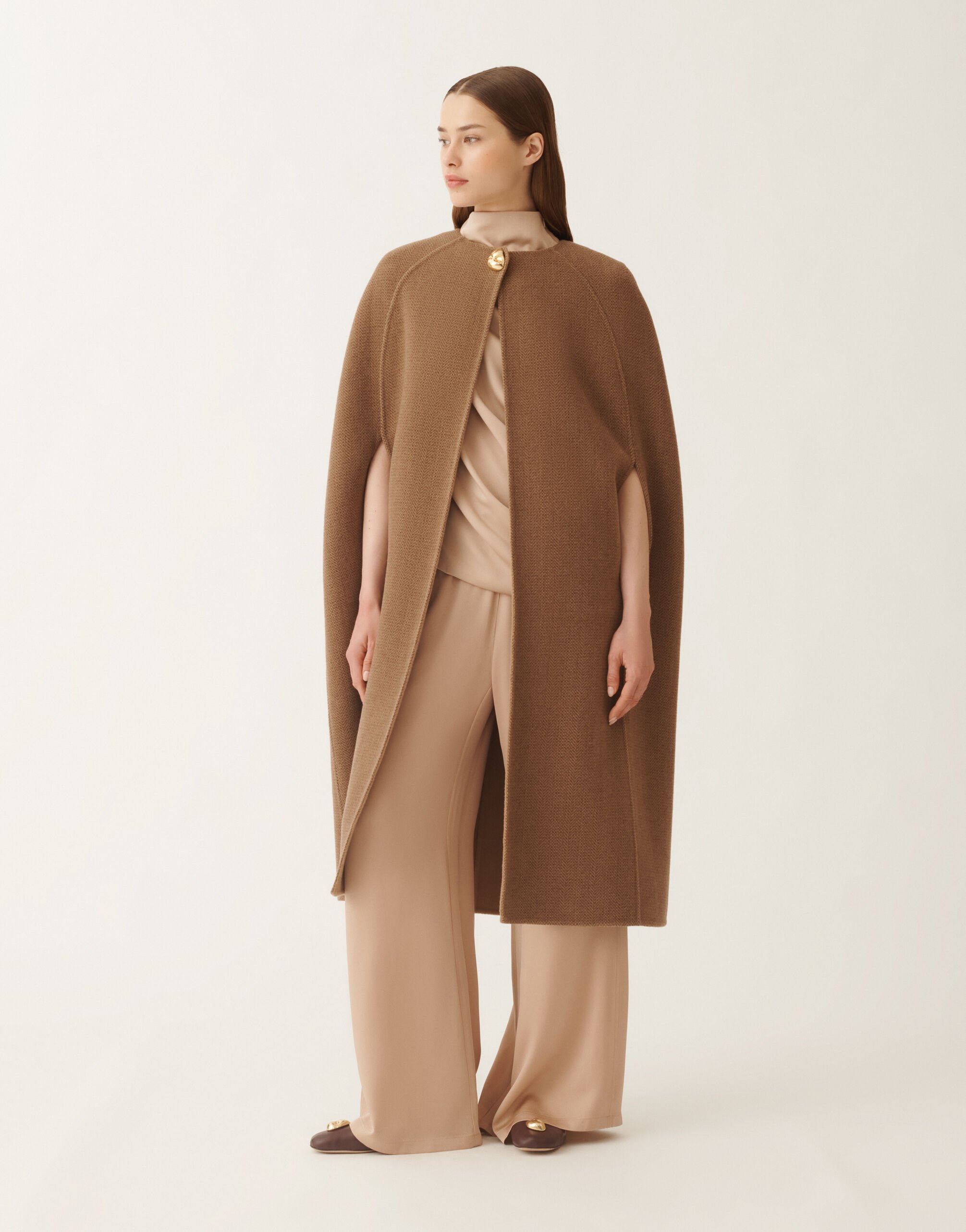 FABIANA FILIPPI キャメルヘアー ニットコート ガウン 42 Cape in soft double chevron, camel and ebony for Women | Fabiana