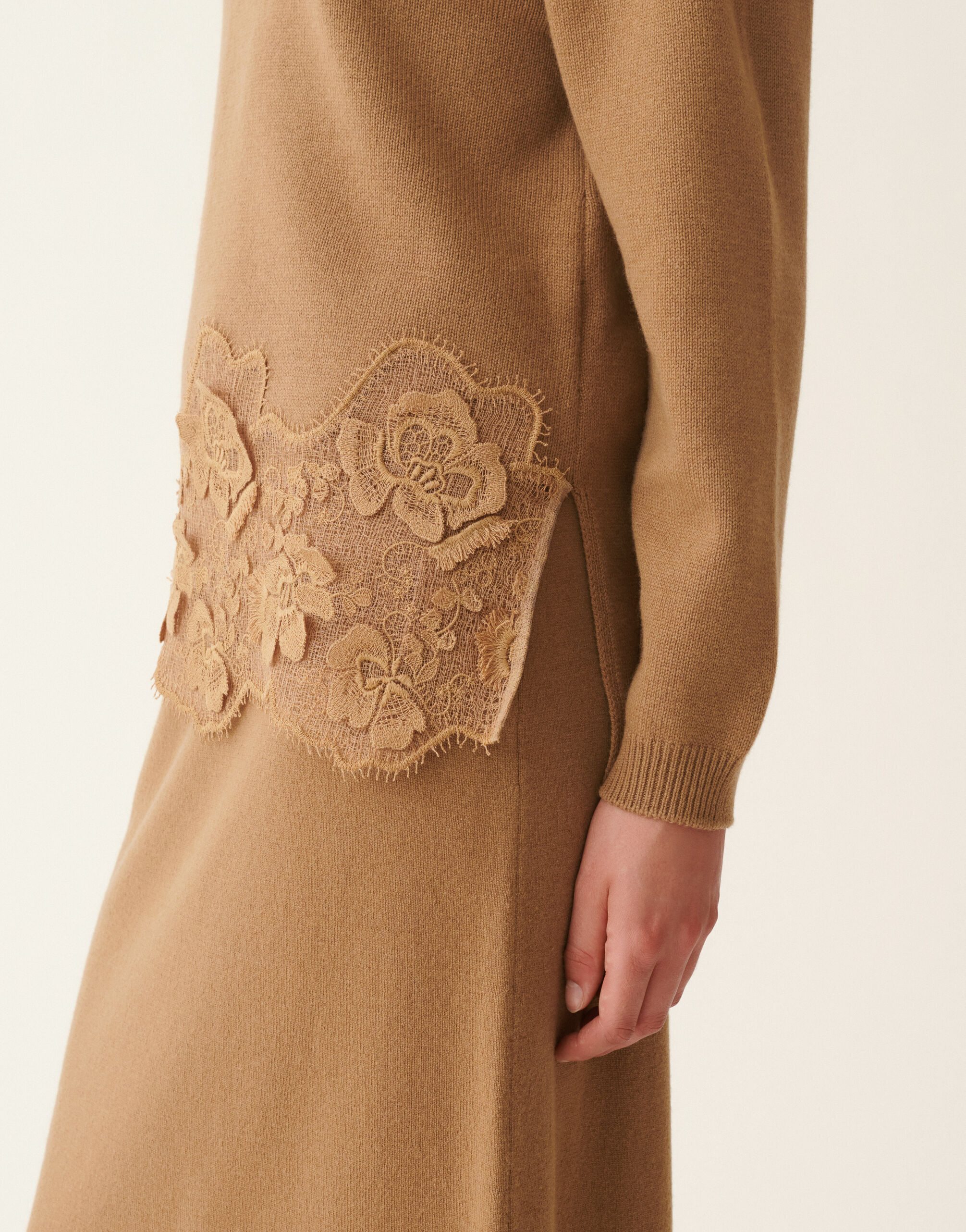 Platinum sweater with lace hem, rattan Fabiana Filippi Platinum sweater with lace hem, rattan Rattan MAD226F495M4460000