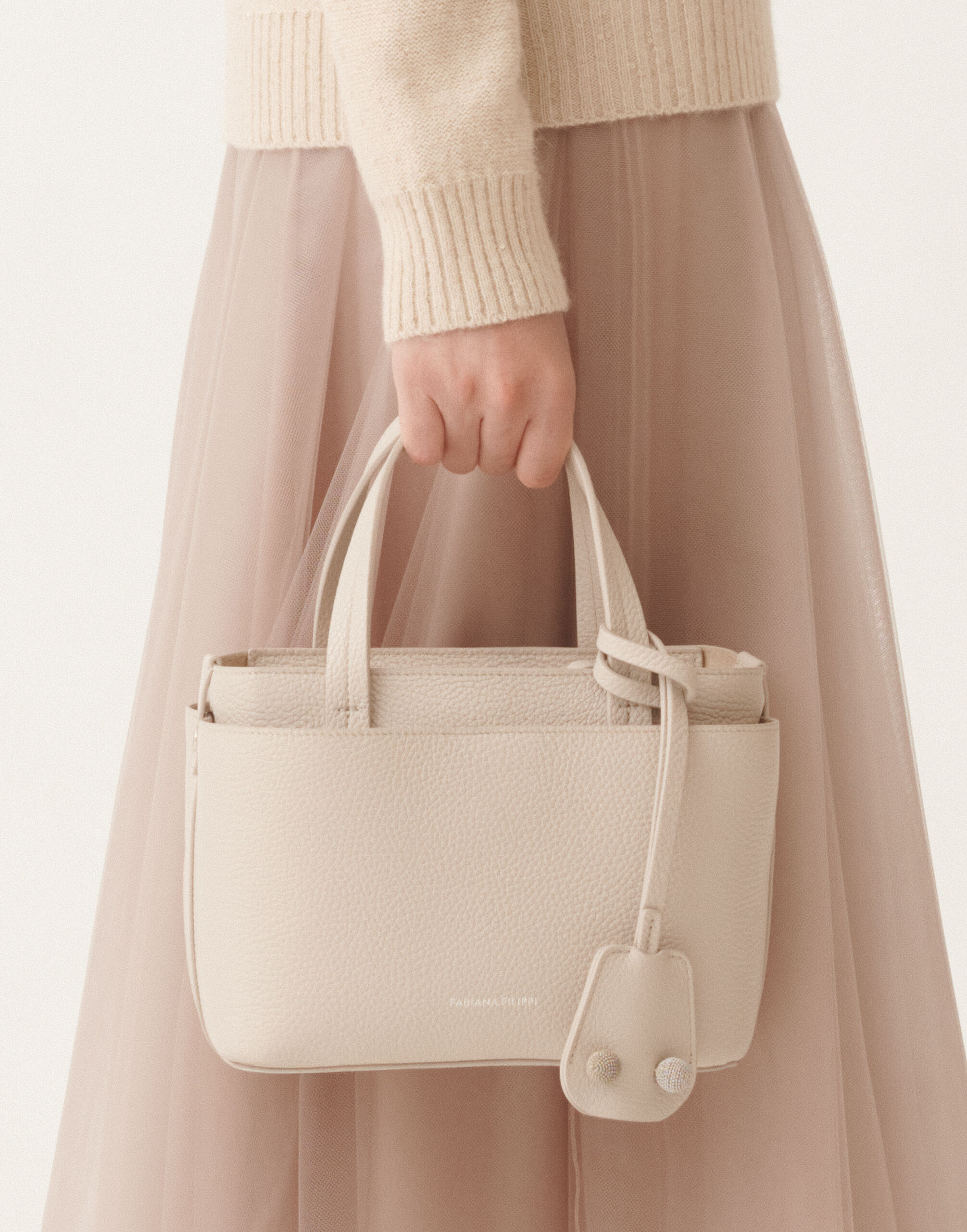 〈美品〉FABIANA FILIPPI レザー カッティング ハンドバッグ Fabiana Filippi レザー ショルダーバッグ | ニュートラル