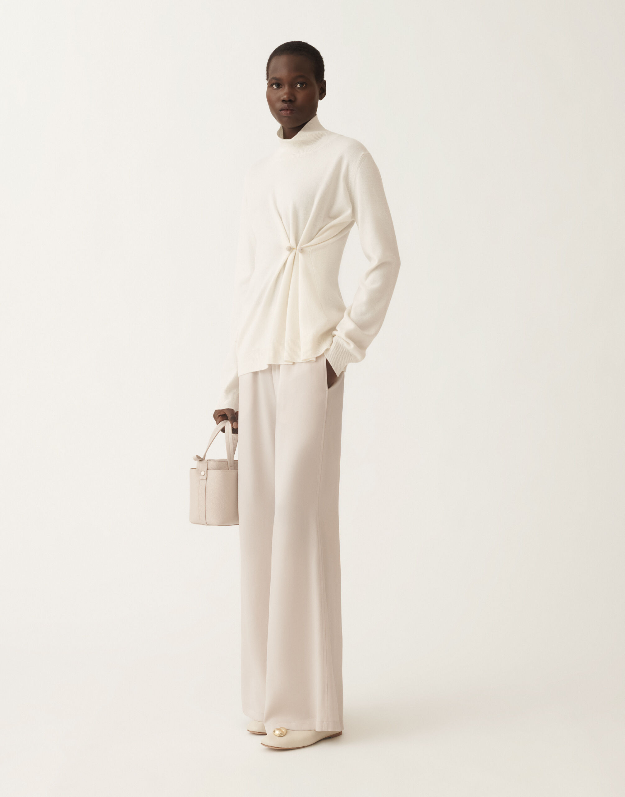 美品✨FABIANA FILIPPI チュール袖ニット ホワイト Mサイズ 上品 美品✨FABIANA FILIPPI チュール袖ニット ホワイト Mサイズ 上品