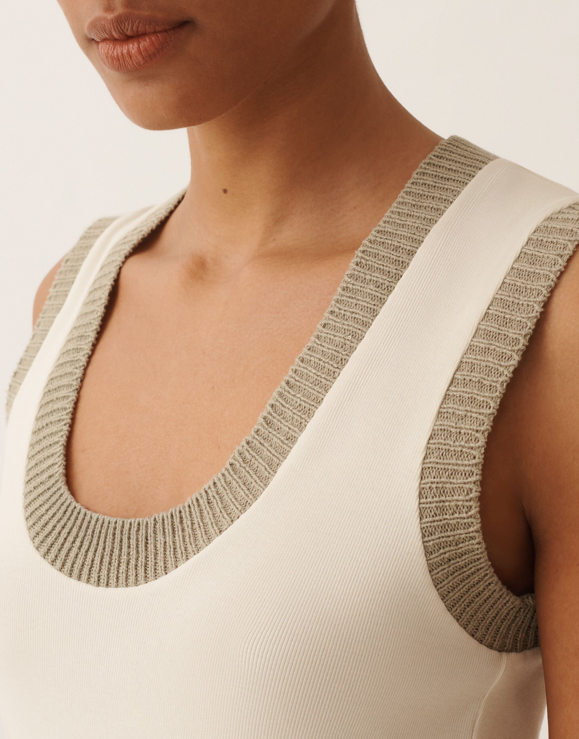 Fabiana Filippi Camiseta de tirantes de punto en color mantequilla y caqui MANTEQUILLA JED276F582M2240000