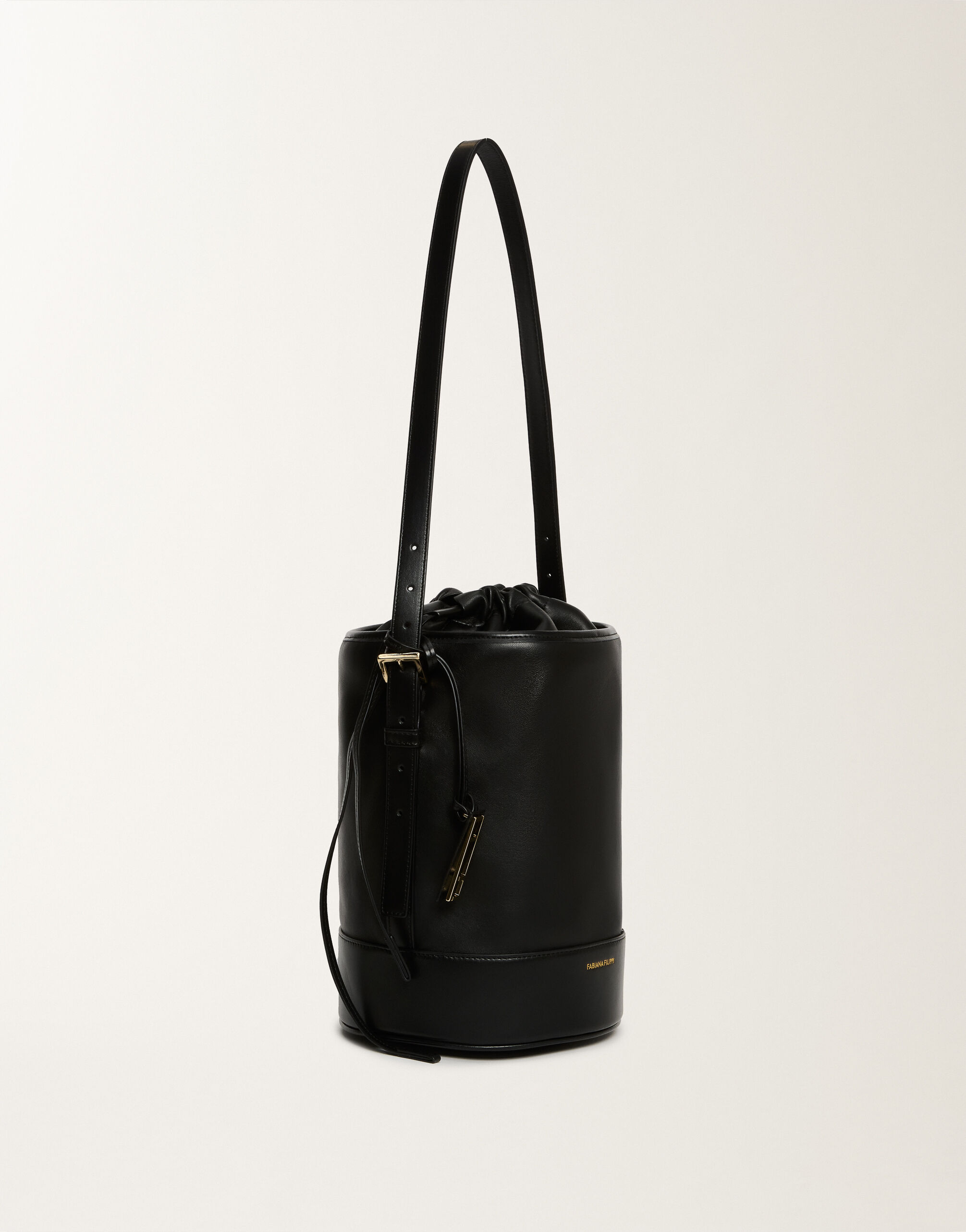 Bucket bag in calf leather, black for Women | Fabiana Filippi®