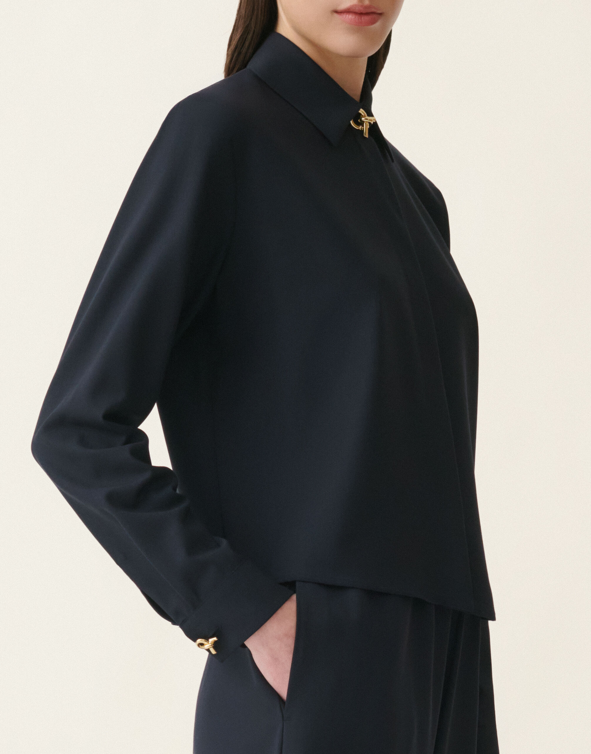 Chemise boxy en laine fraîche, bleu nuit Fabiana Filippi Chemise boxy en laine fraîche, bleu nuit Bleu nuit CAD216F312D6200000