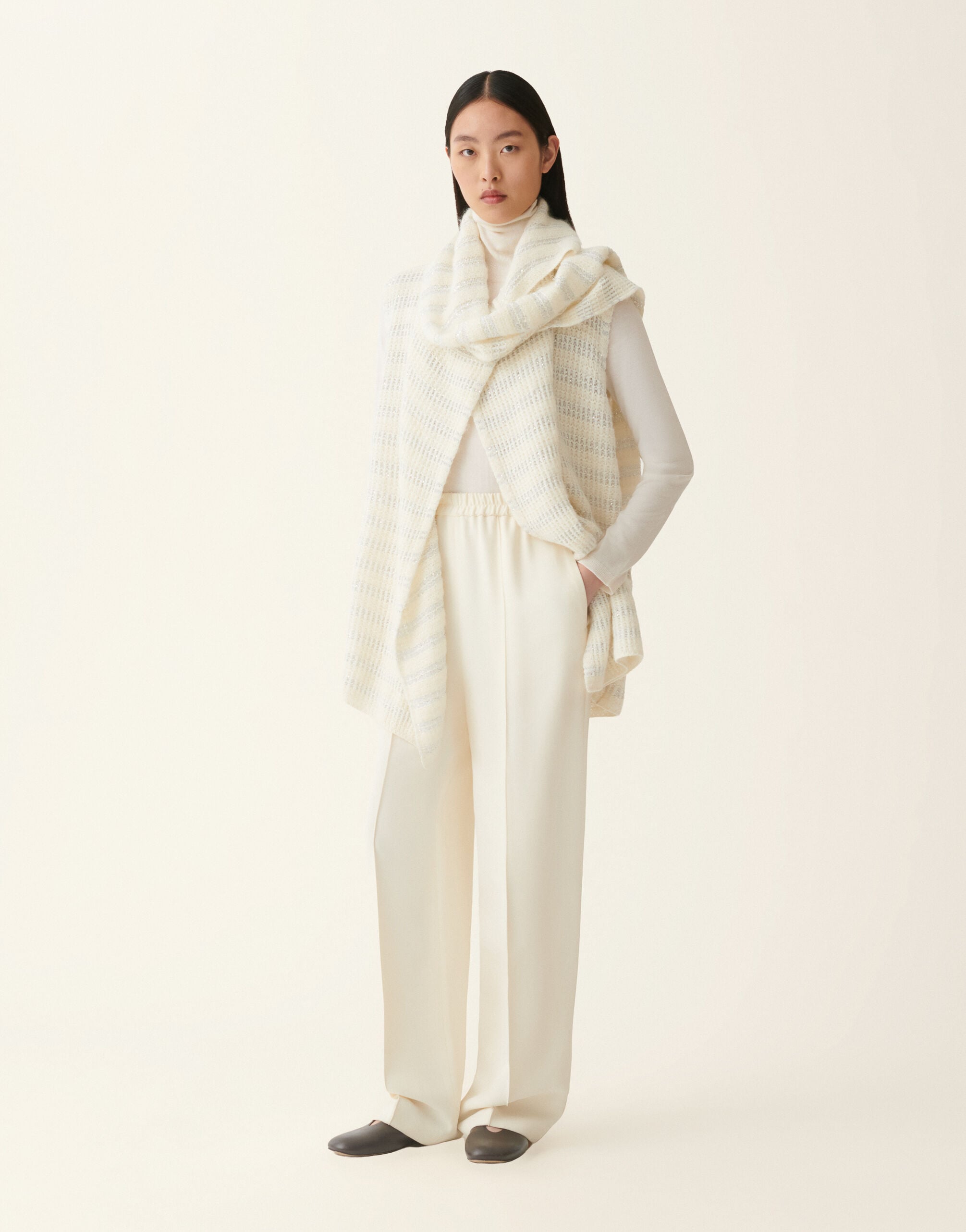 Platinum and mohair vest with scarf and sequin stripes, raffia Fabiana Filippi Platinum and mohair vest with scarf and sequin stripes, raffia Raffia SAD226A913M4200000
