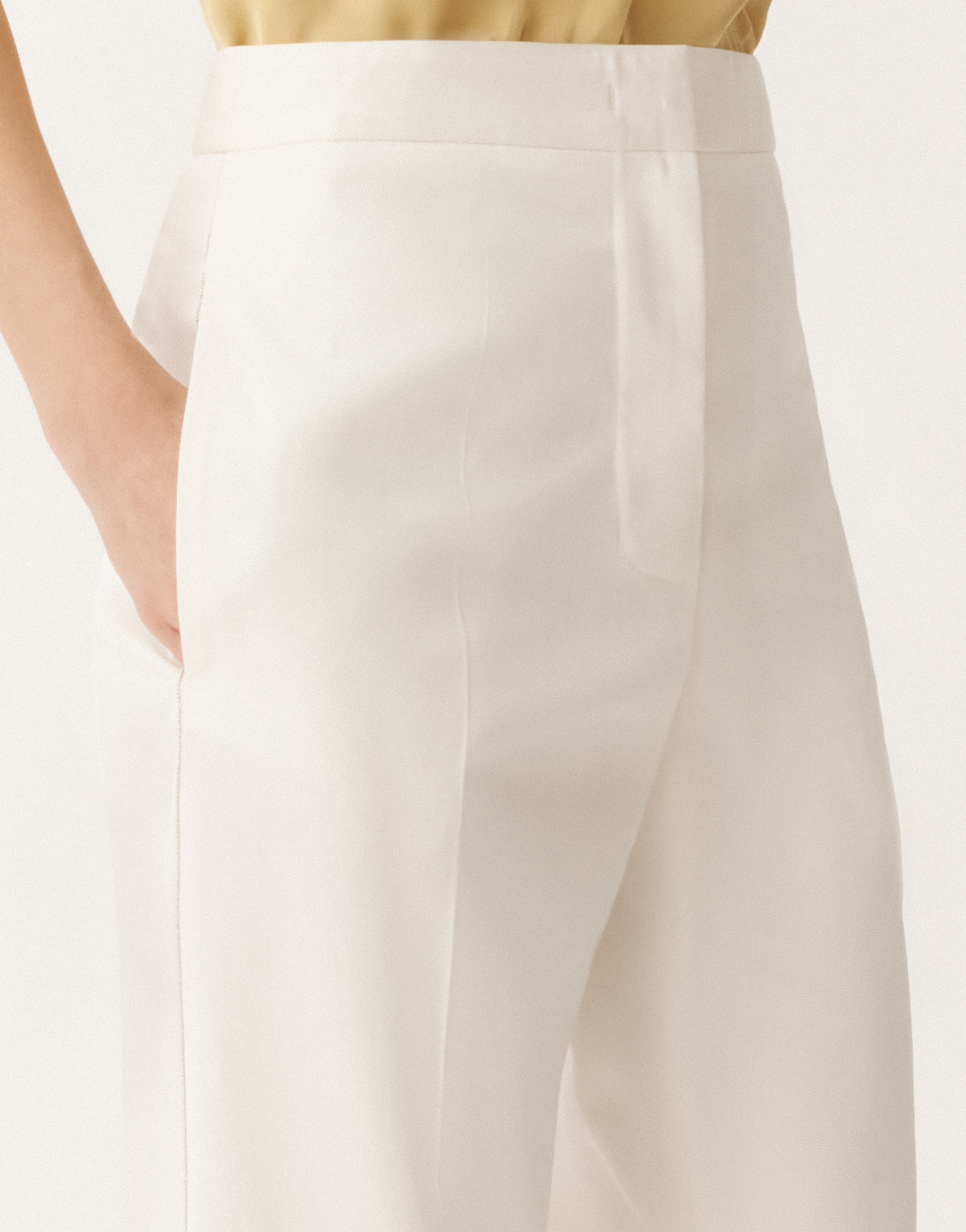 Fabiana Filippi Elastic Waistband Straight Leg Trousers With Pleated Front In White