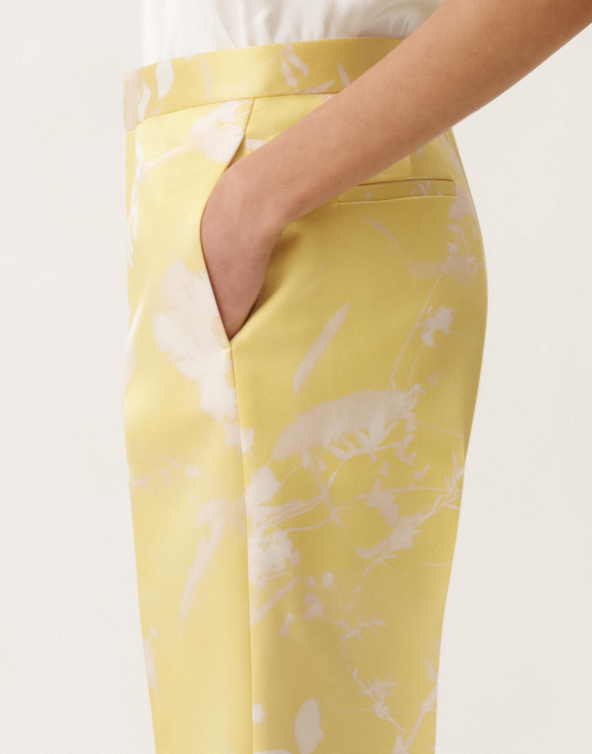 Fabiana Filippi Montefalco Tilia-print Silk Trousers In Yellow